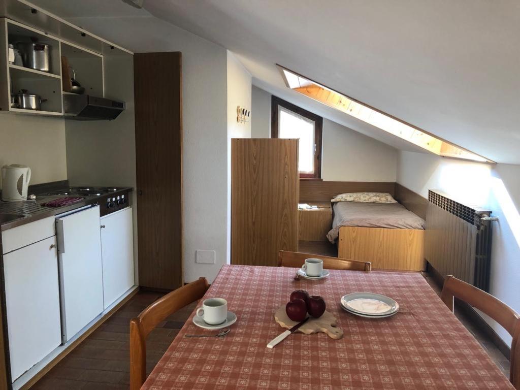 Large Studio - Attic - Photo 15