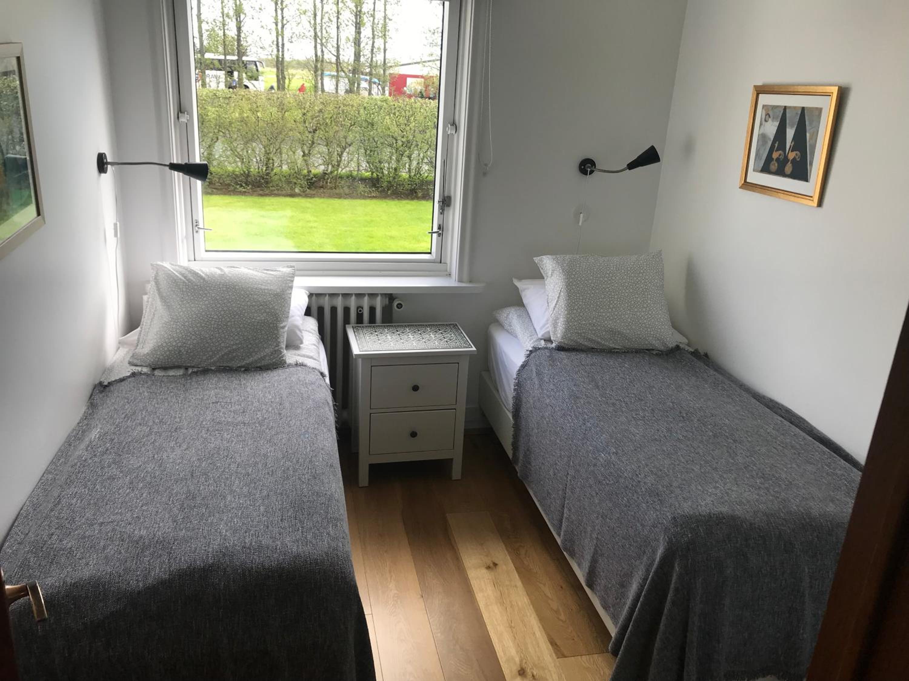 Standard Twin Room with Shared Bathroom photo 2