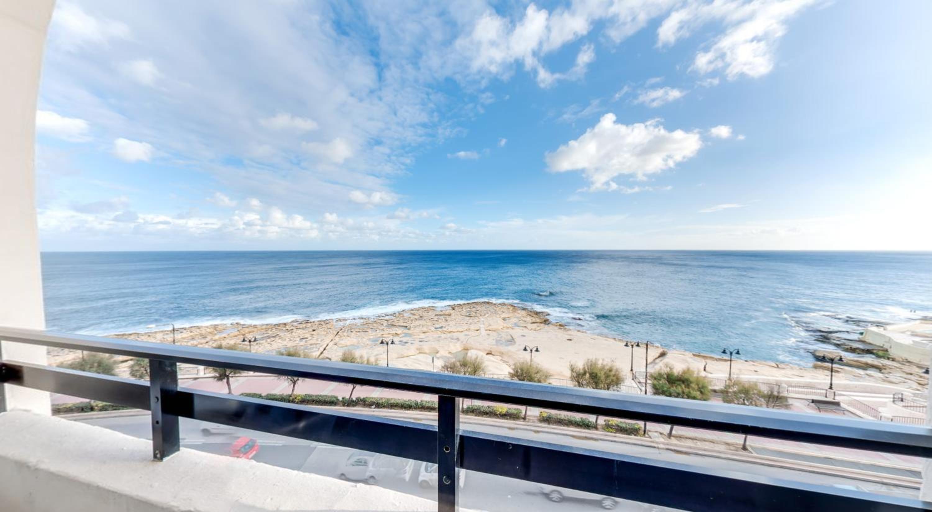 Double or Twin Room with Sea View - Photo 2