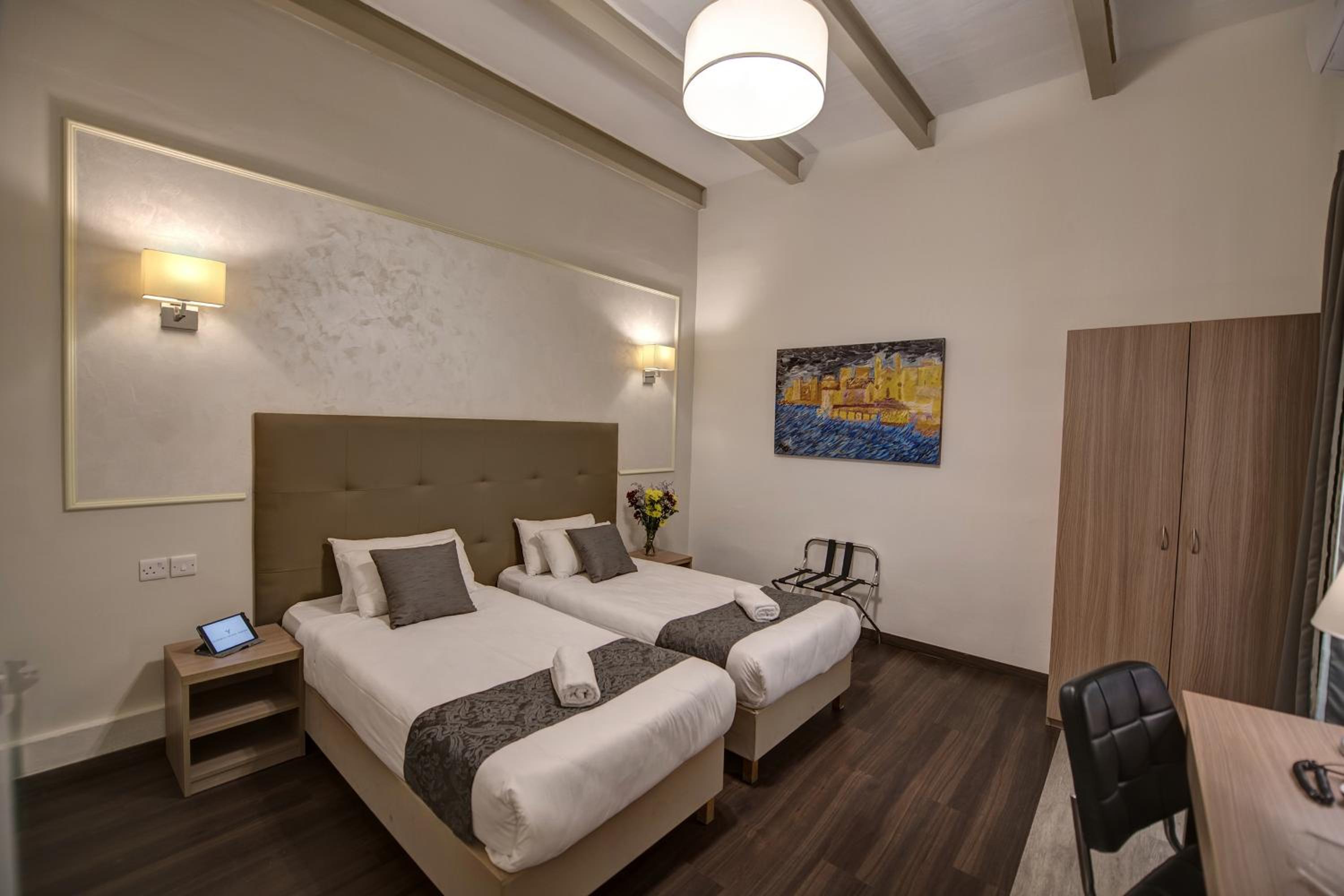 Standard Double or Twin Room - Photo 1