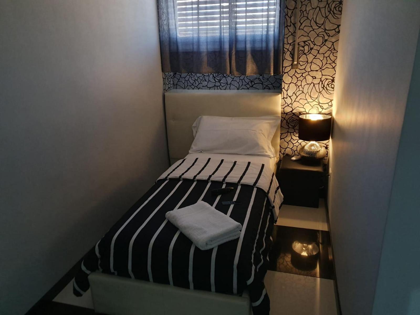 Single Room photo 3