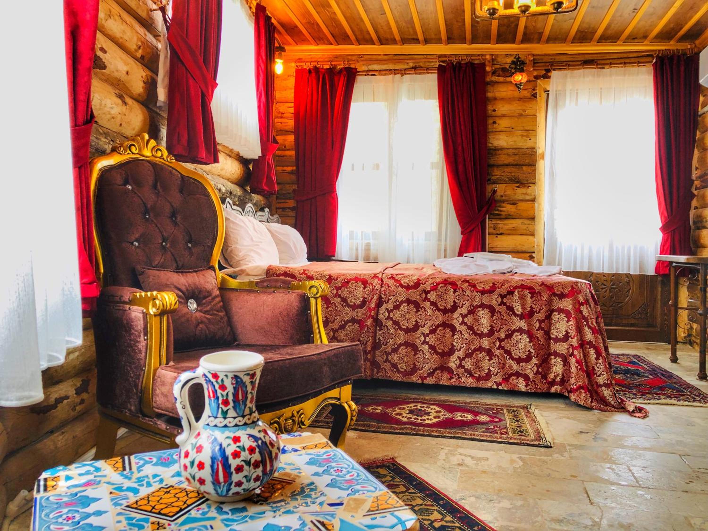 Deluxe King Suite