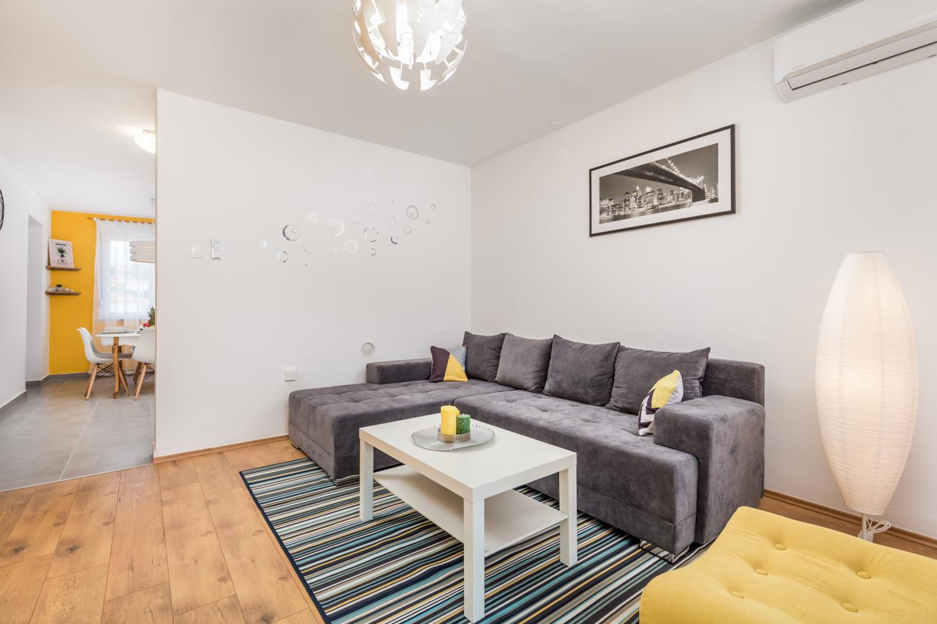 Two-Bedroom Apartment - Photo 2