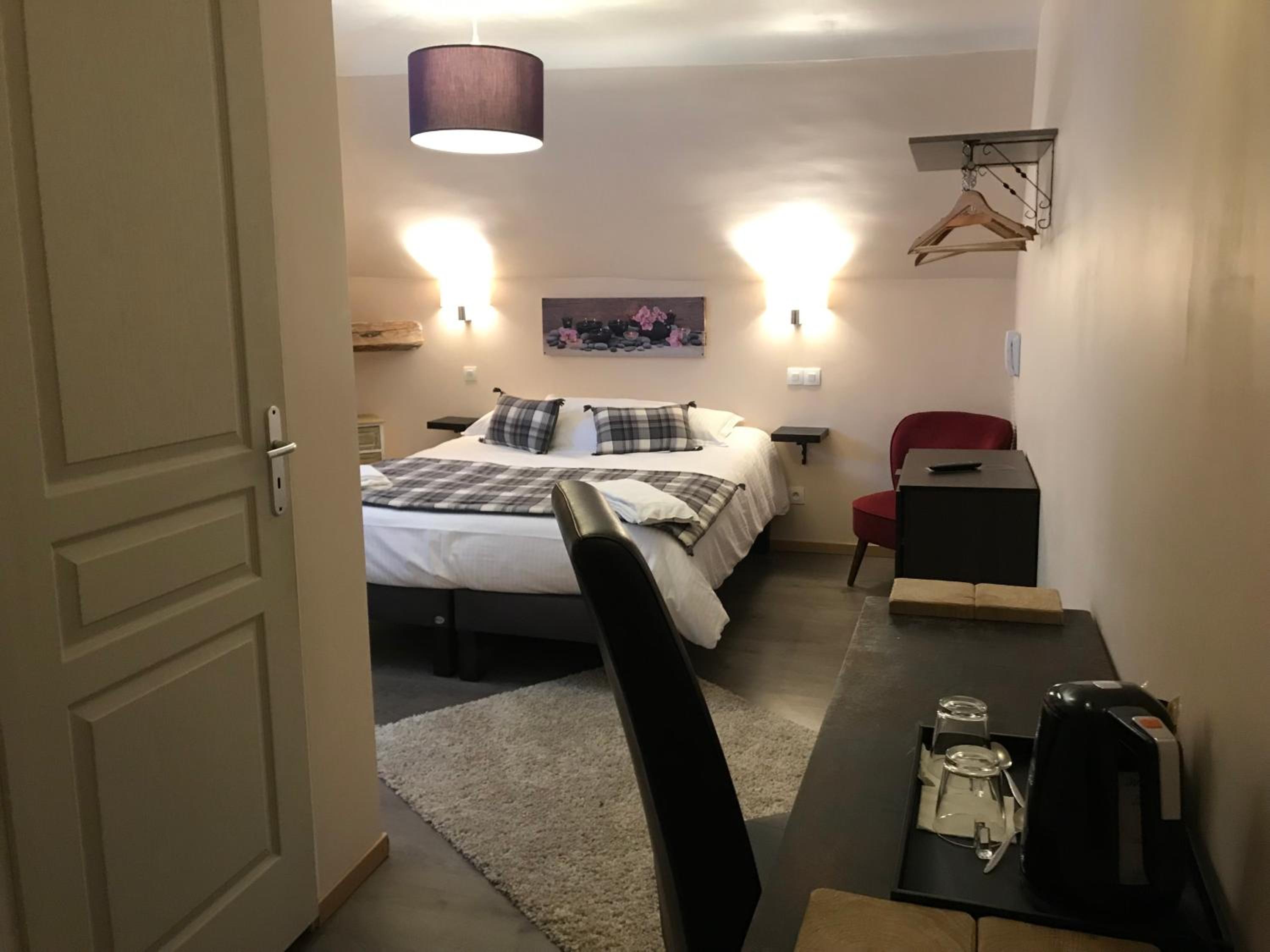 Standard Double Room photo 2