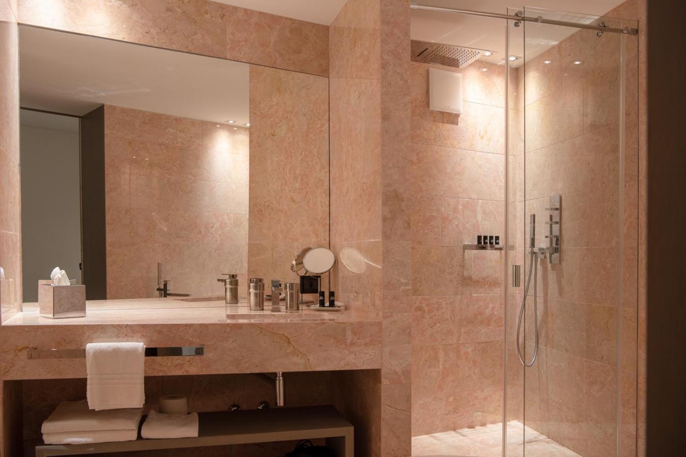 Deluxe Junior Suite - Photo 3