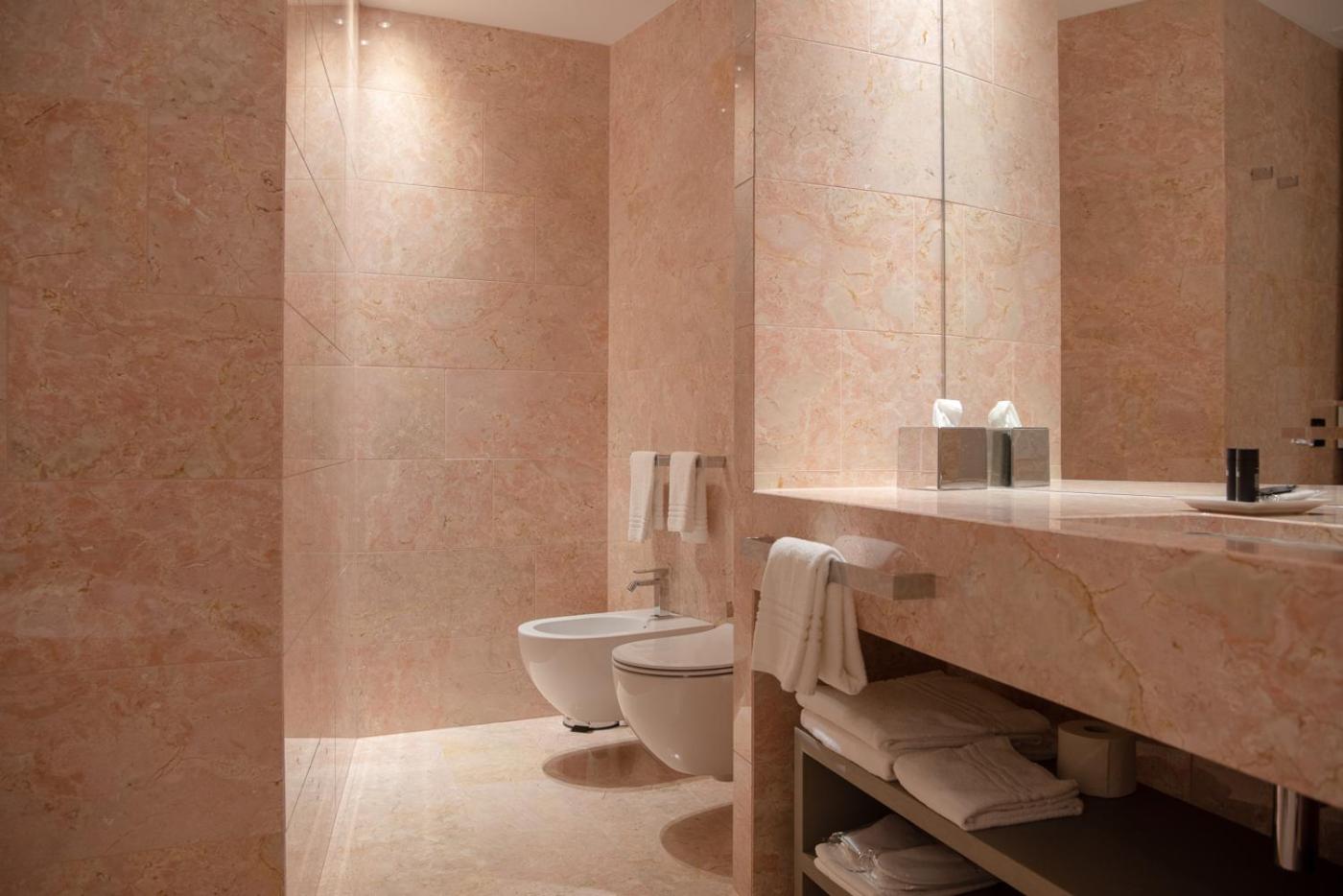 Deluxe Junior Suite - Photo 2