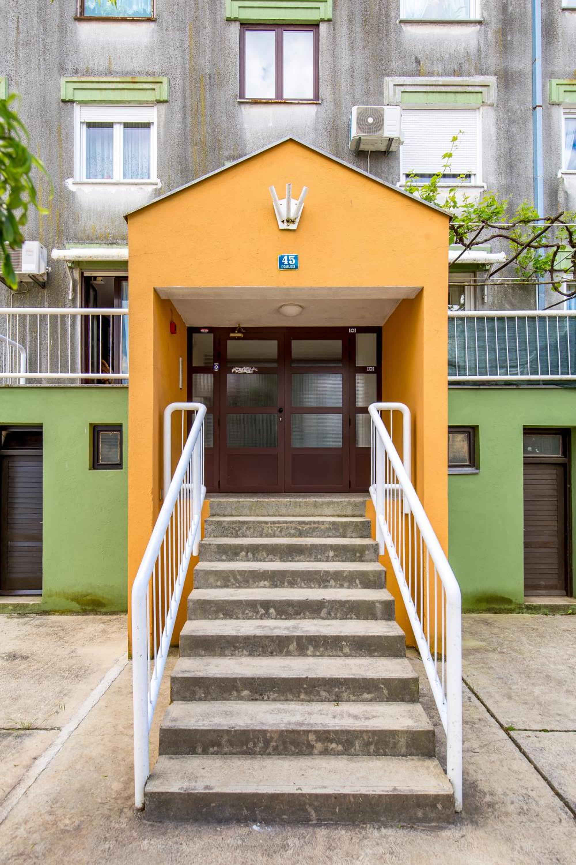 Two-Bedroom Apartment - Photo 19