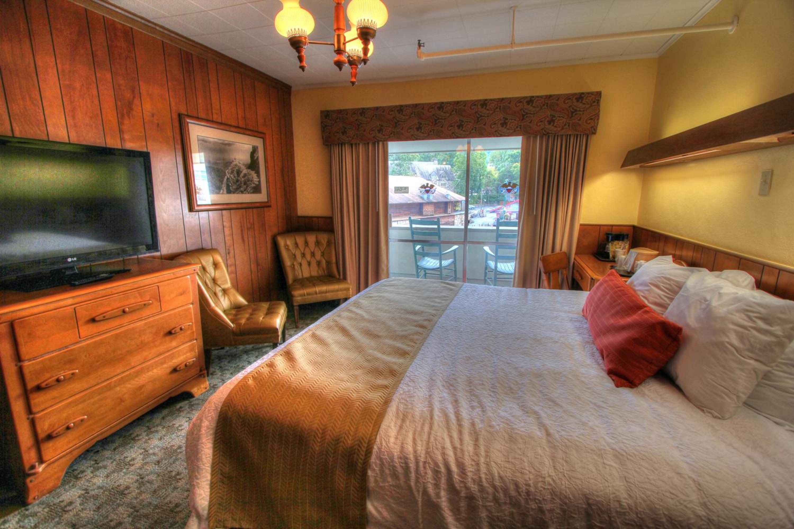 Standard Room, One King Bed