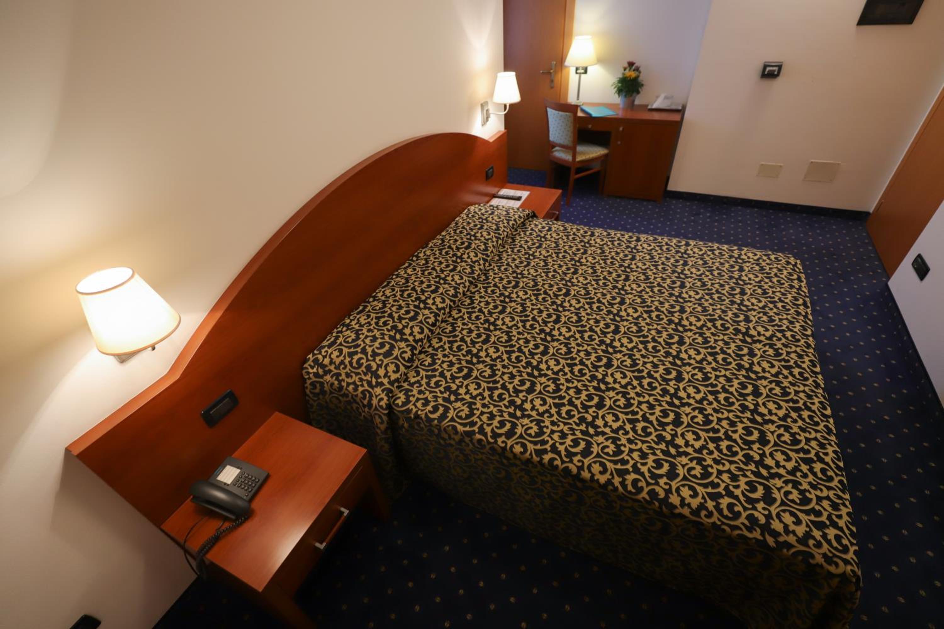 Economy Double Room photo 1