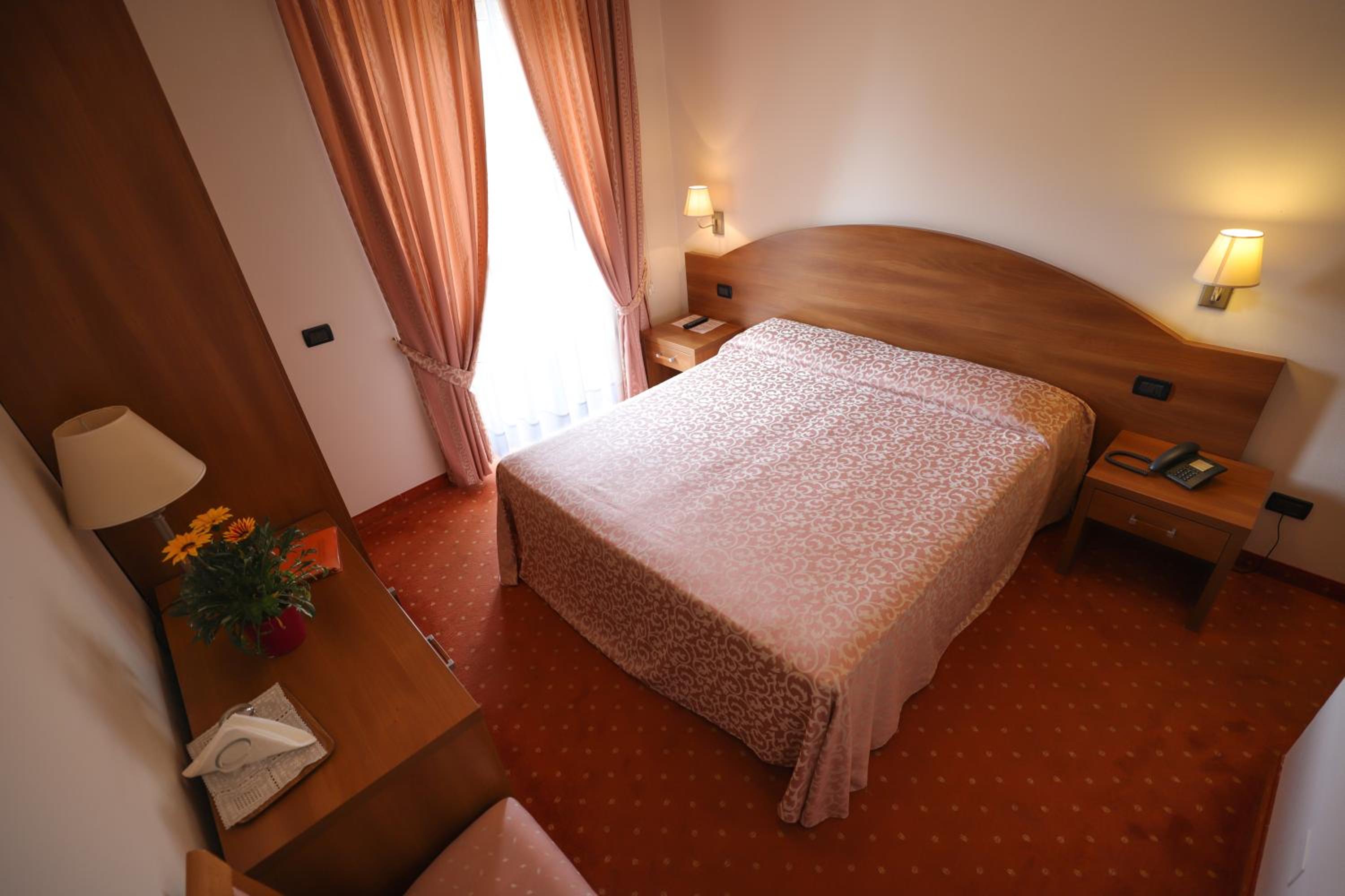Standard Double Room photo 2