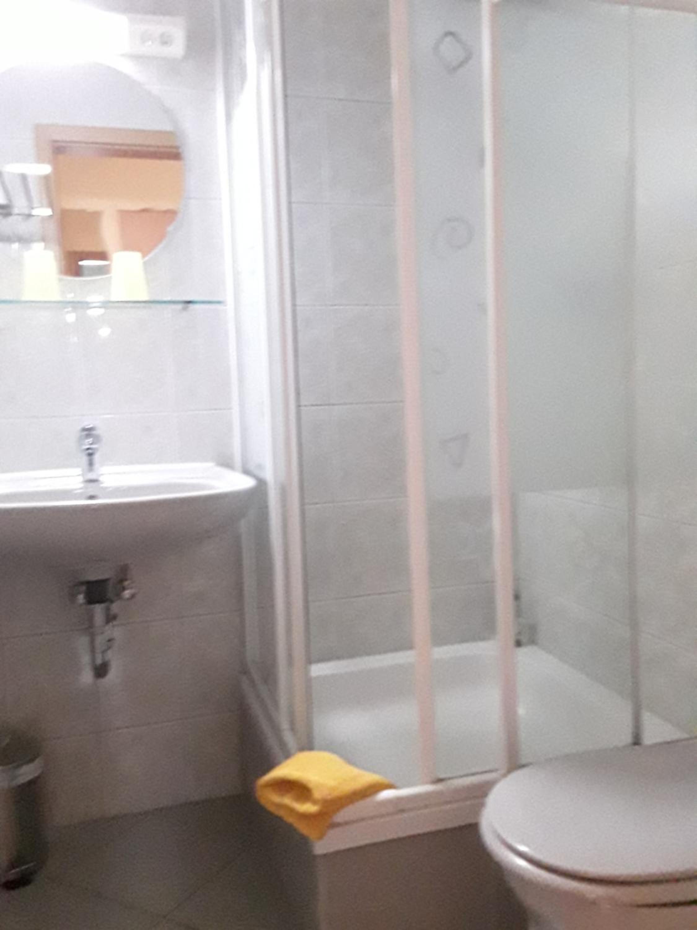 Twin Room with Bathroom photo 2