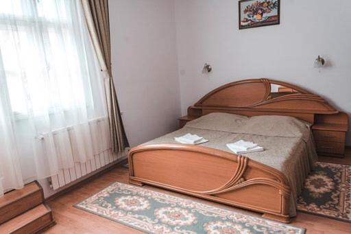 King Room with Balcony - Photo 4