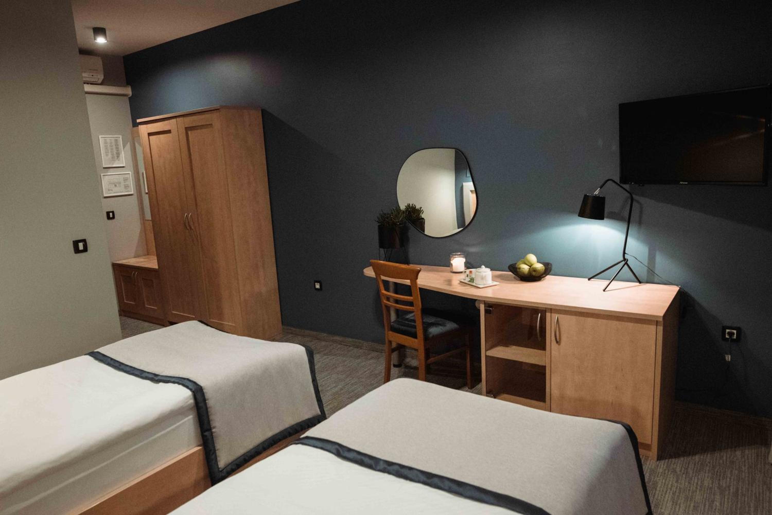 Classic Twin Room - Photo 5