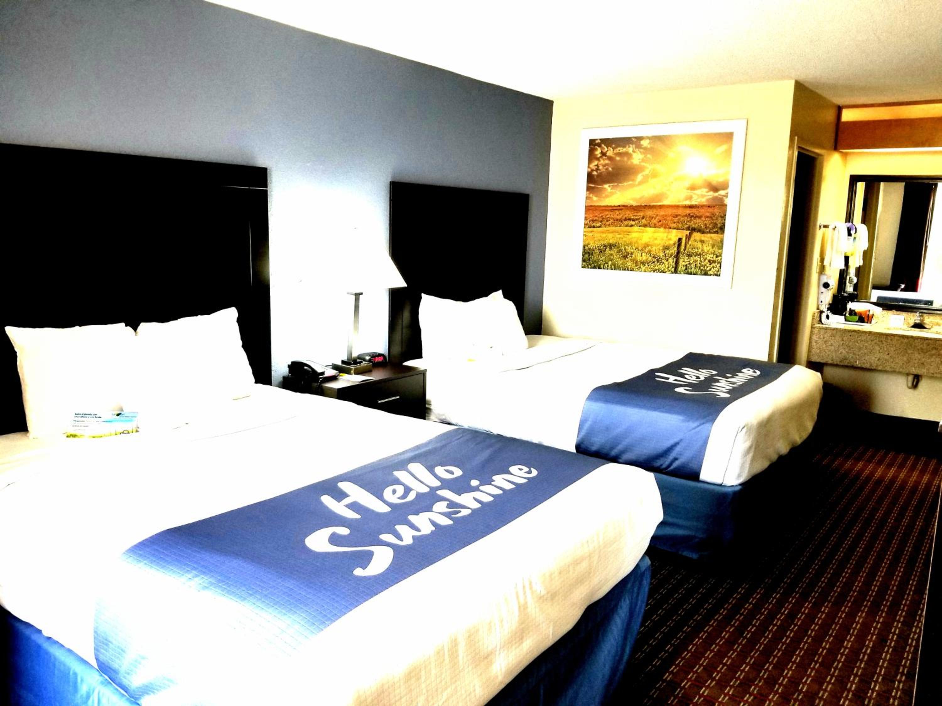 Double Room with Two Double Beds - Smoking - Photo 5