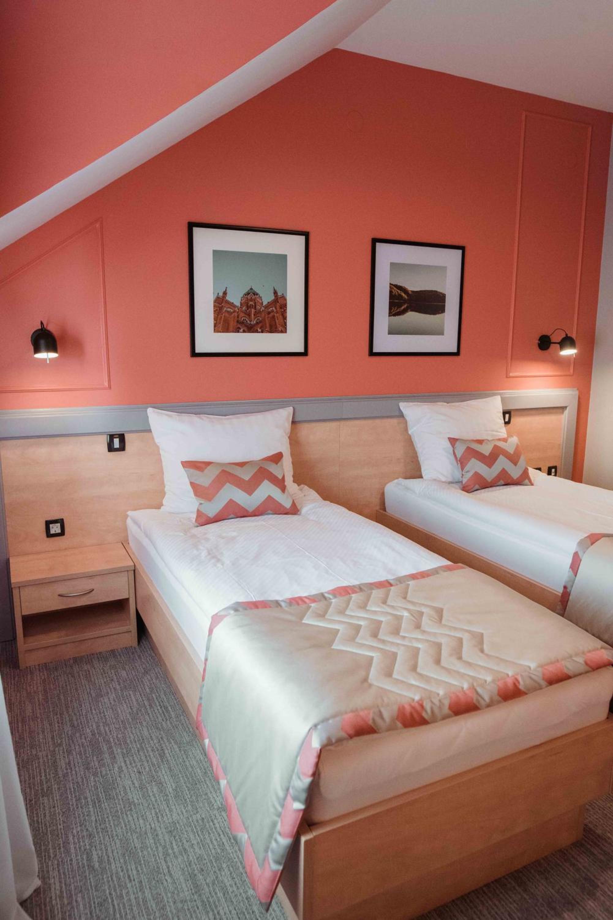 Classic Twin Room - Photo 10