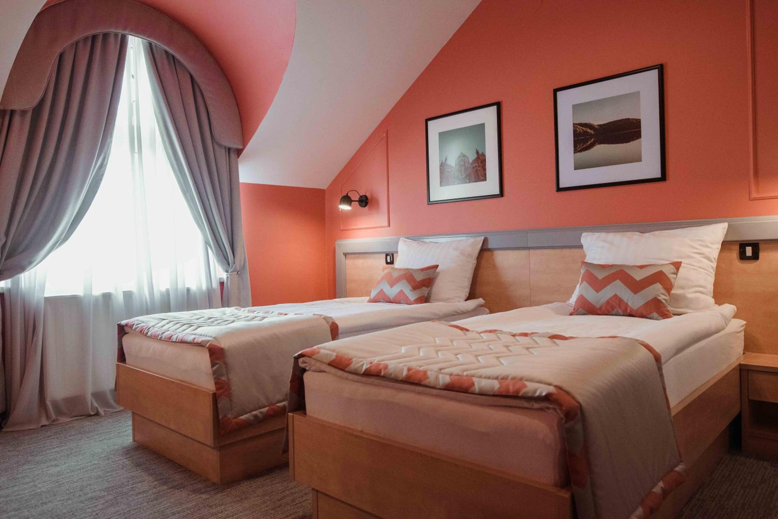 Classic Twin Room - Photo 11