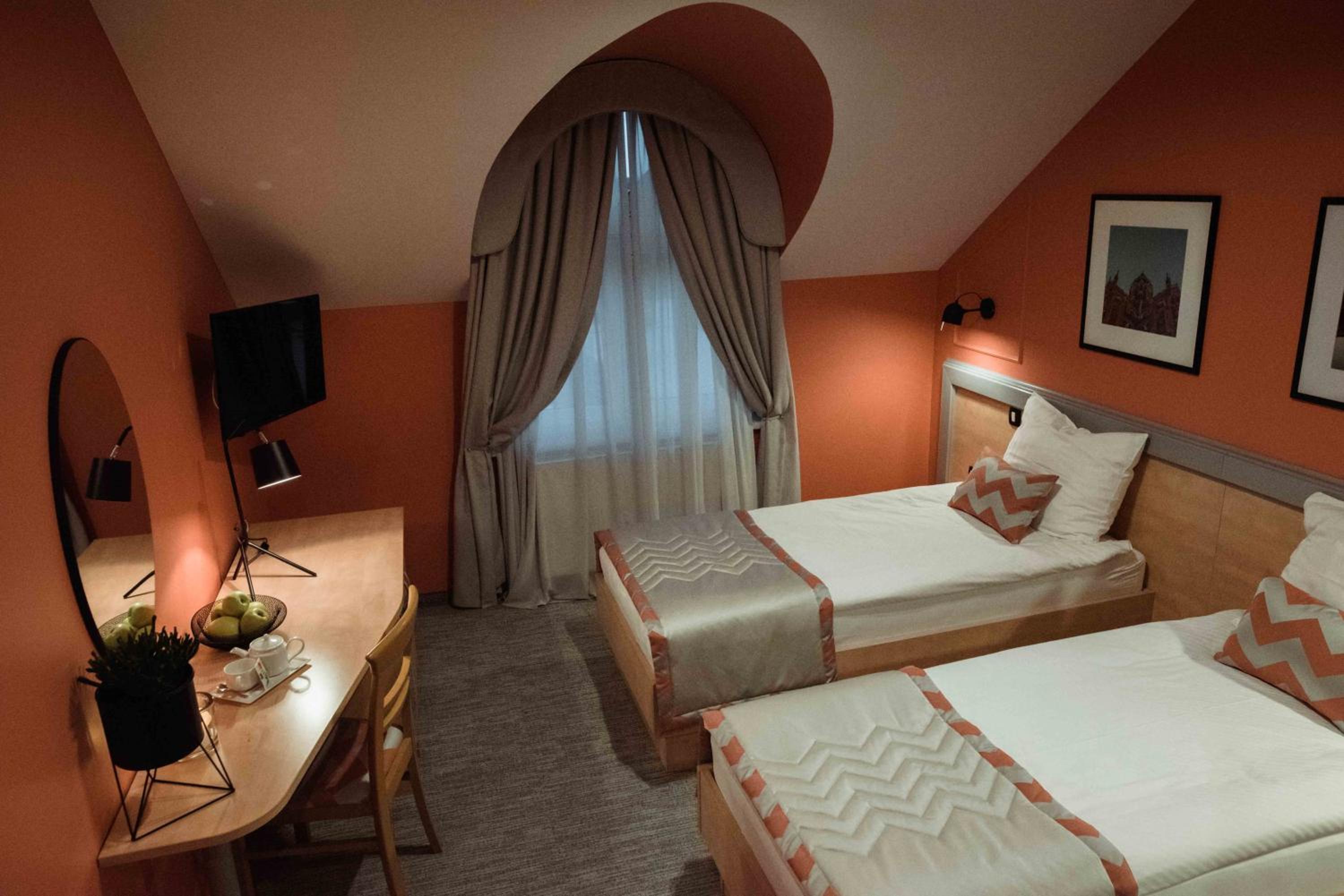 Classic Twin Room - Photo 9