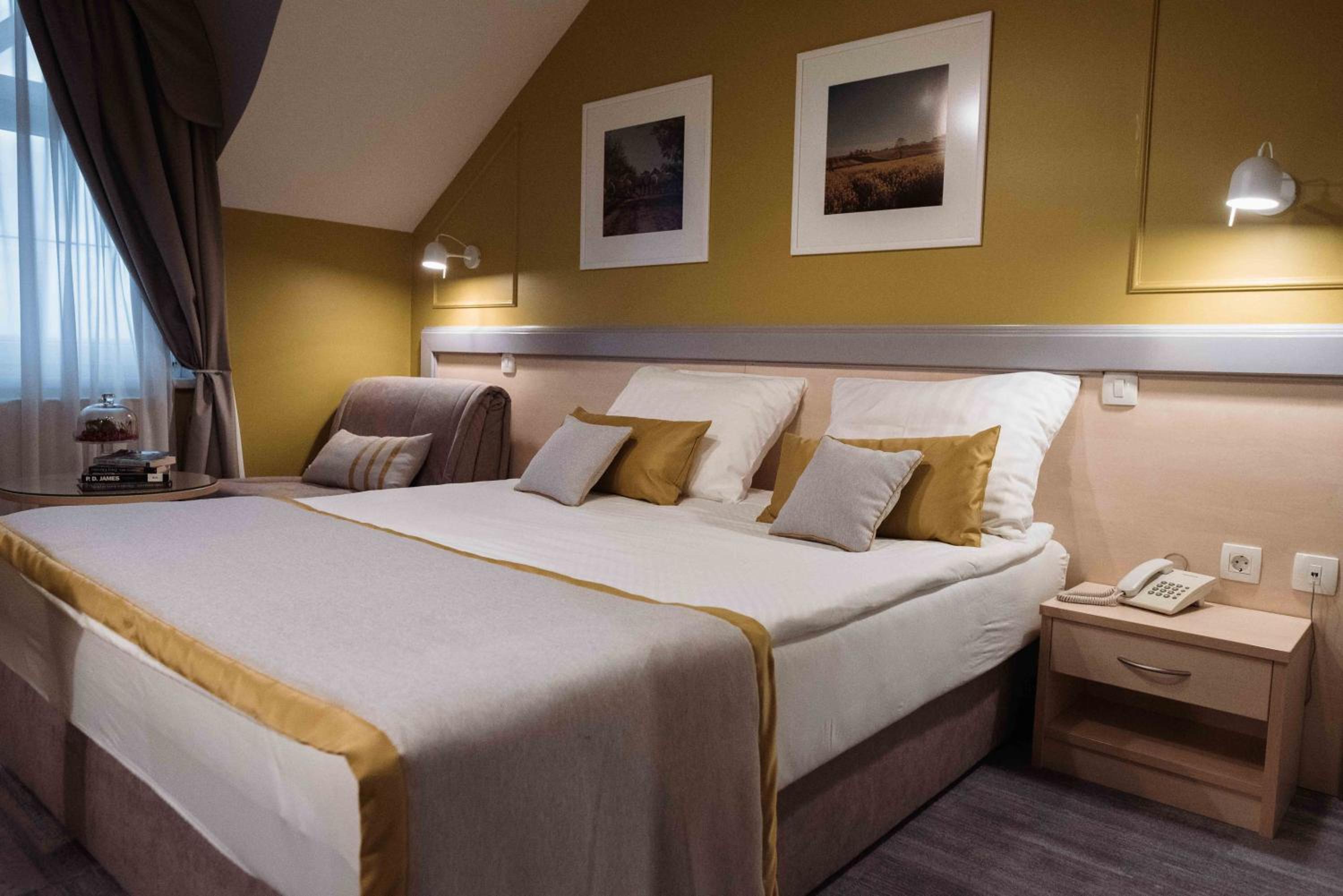 Business Double Room - Photo 1