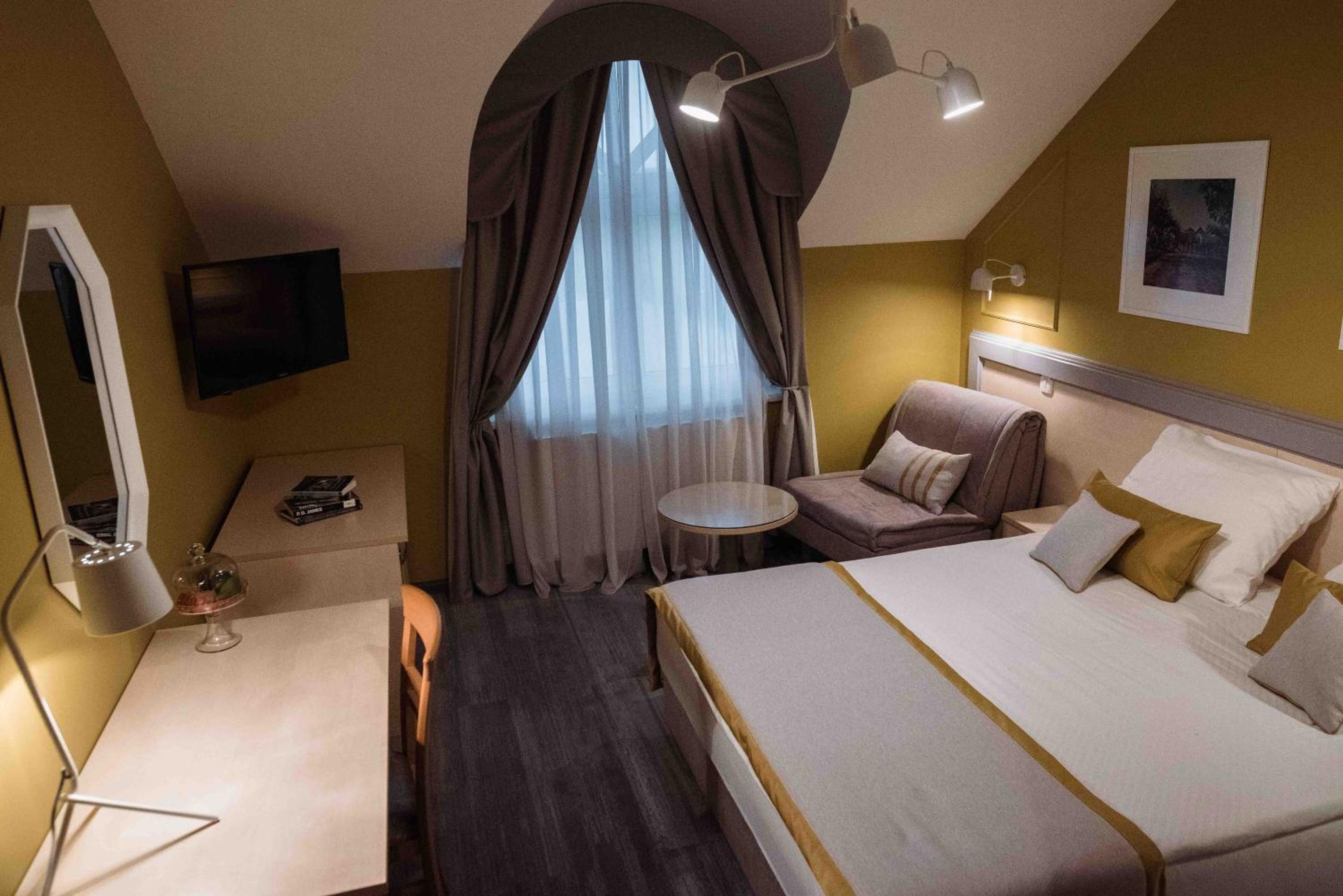 Business Double Room - Photo 3
