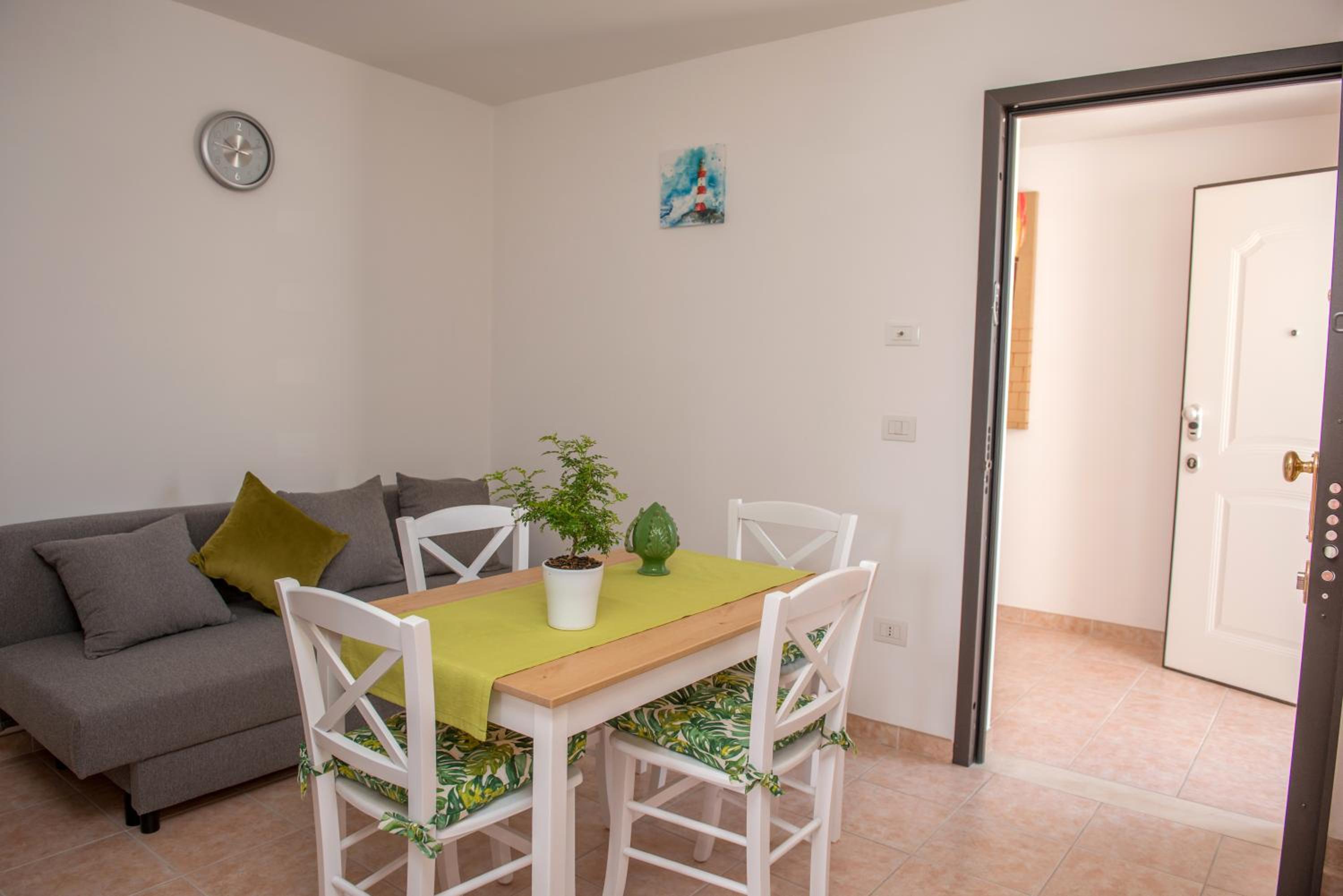 One-Bedroom House - Photo 9