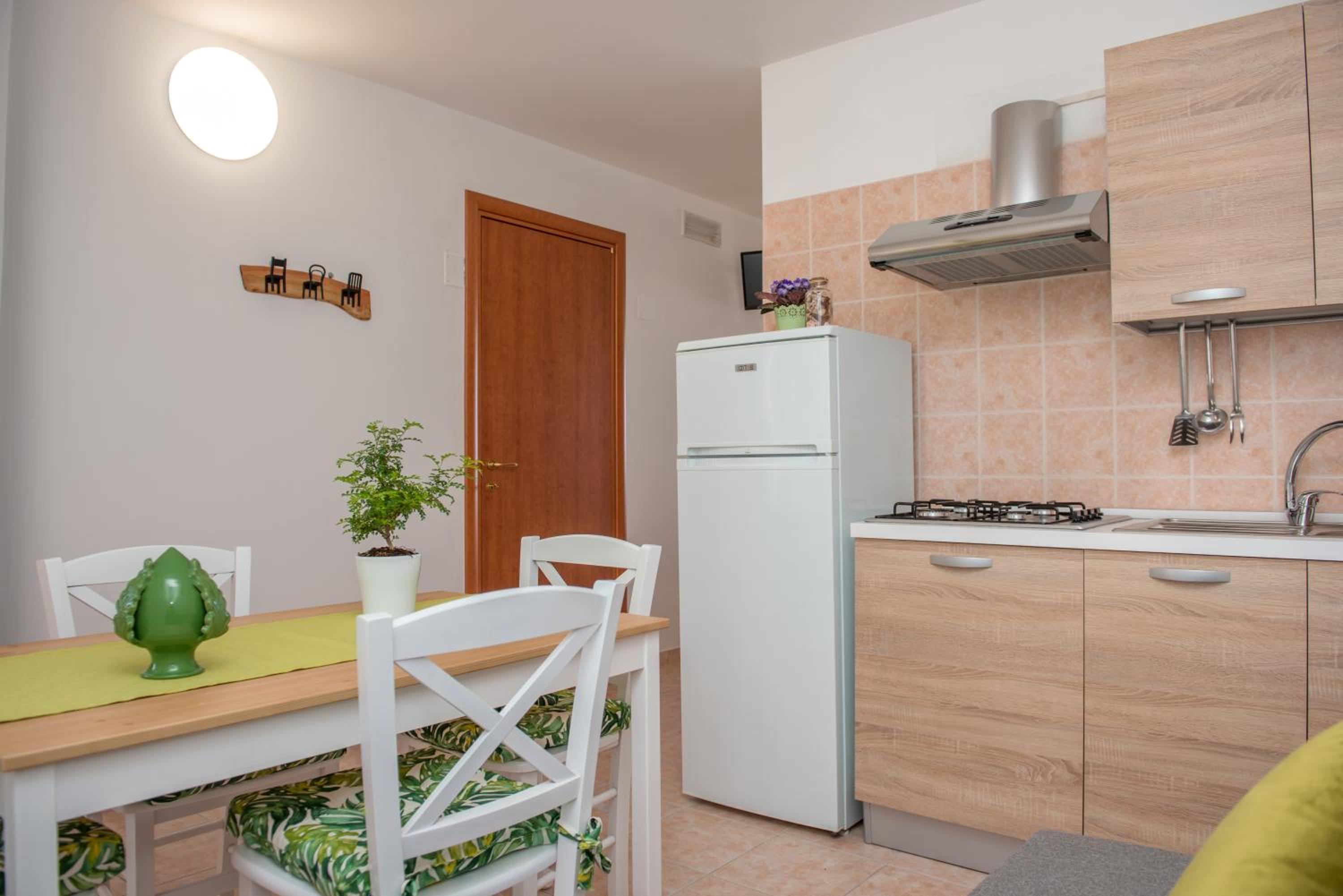 One-Bedroom House - Photo 11