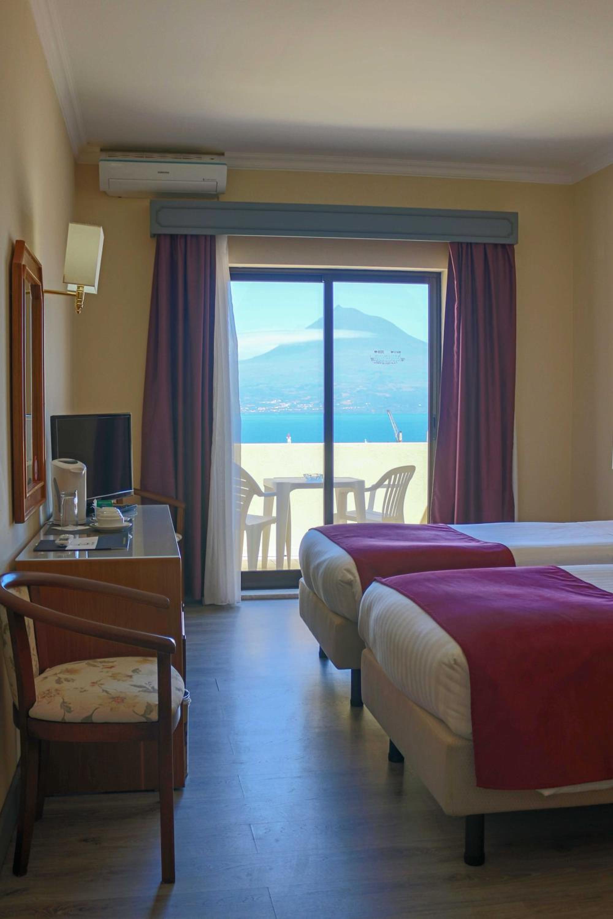 Double or Twin Room with Sea View photo 3