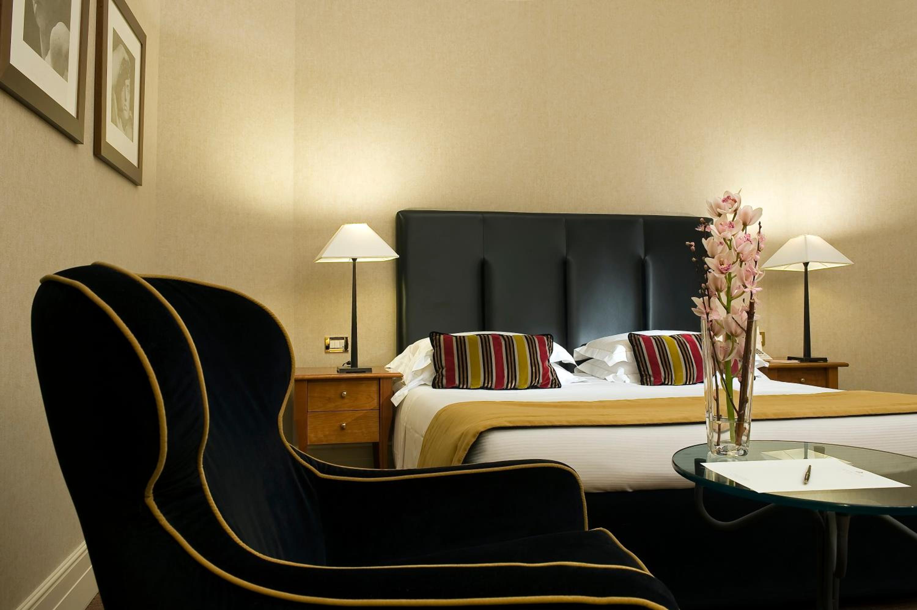 Triple Room thumbnail 5