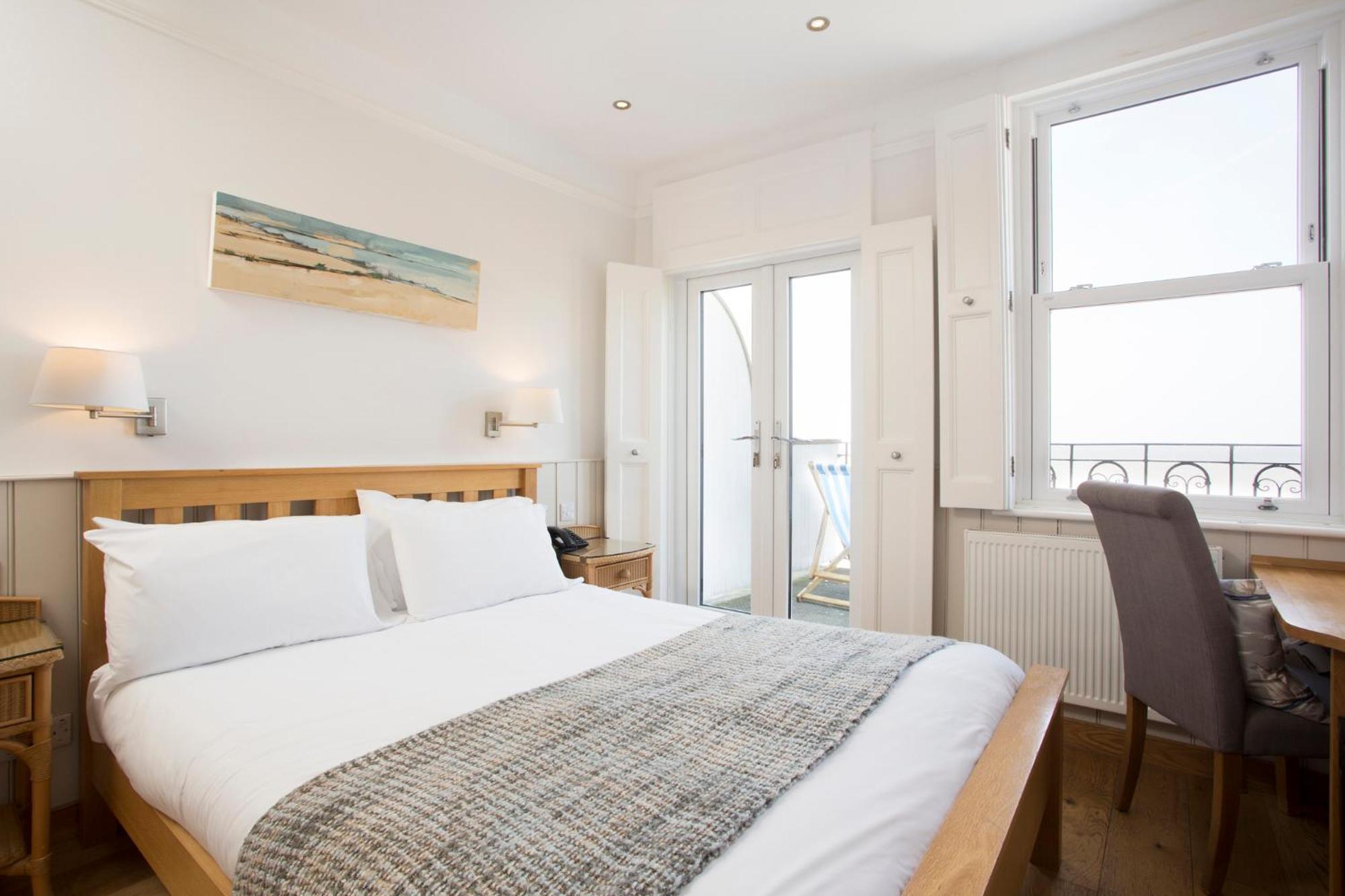 Deluxe Double Room with Balcony and Sea View photo 2