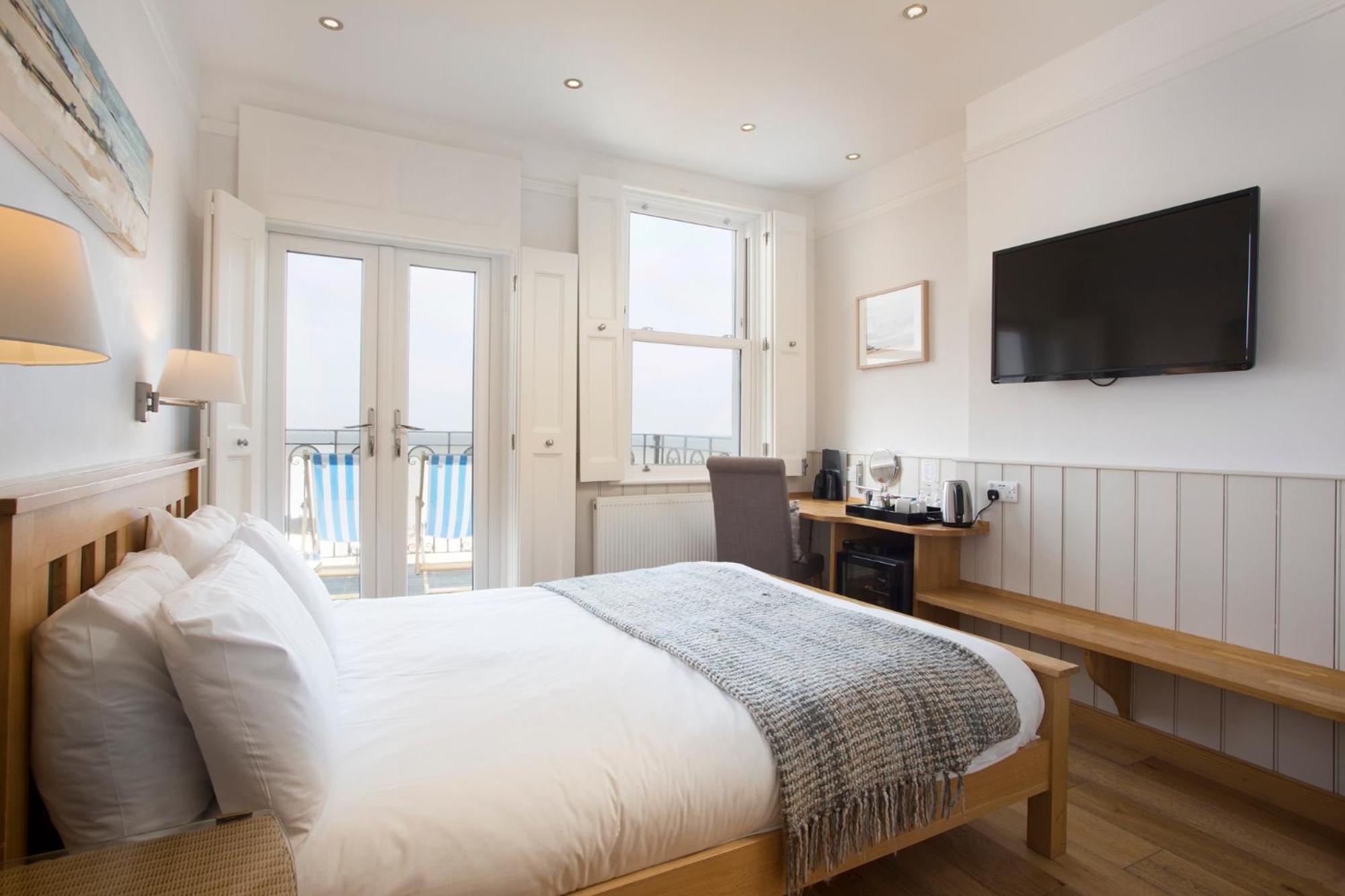 Deluxe Double Room with Balcony and Sea View photo 3