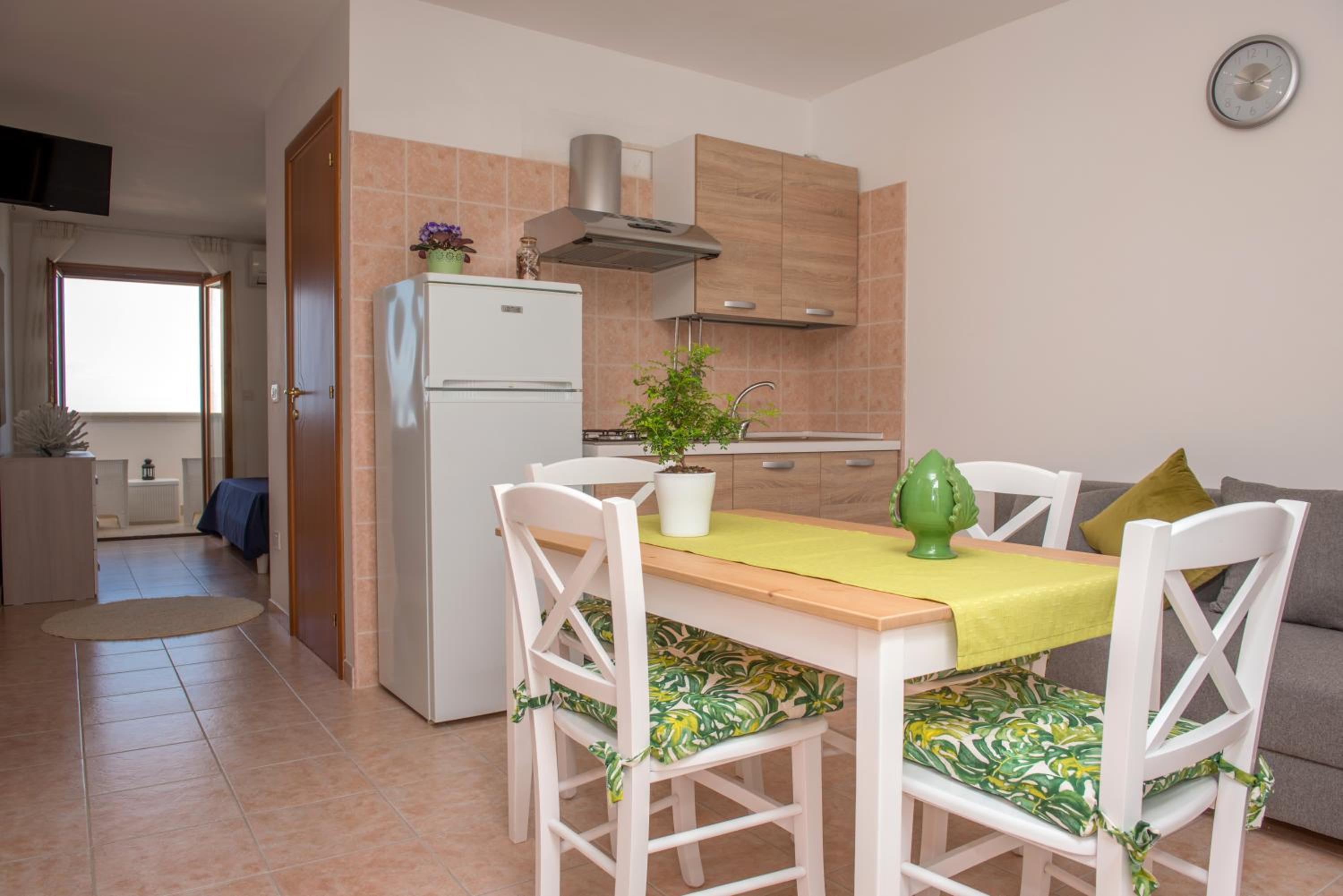 One-Bedroom House - Photo 10