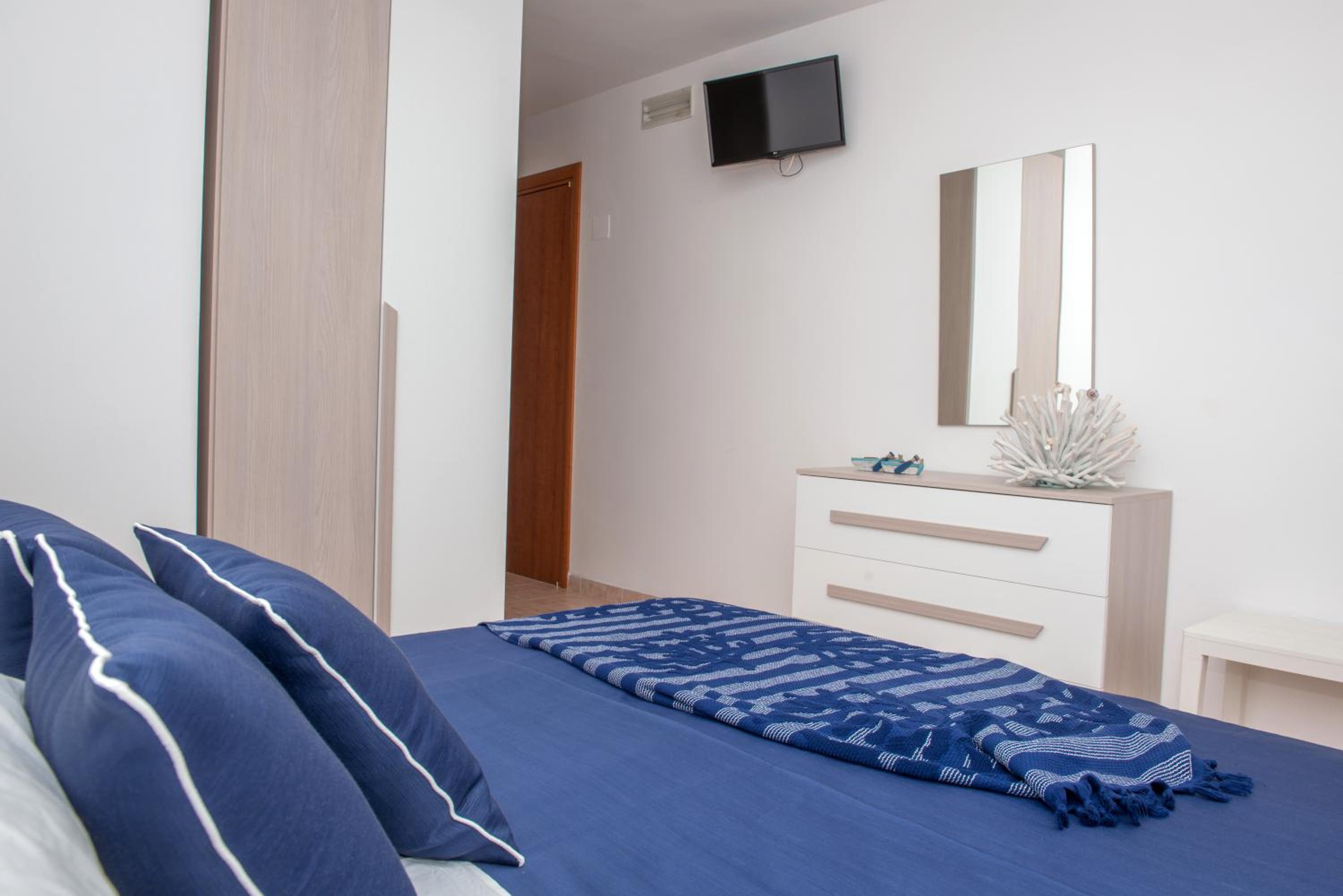 One-Bedroom House - Photo 8