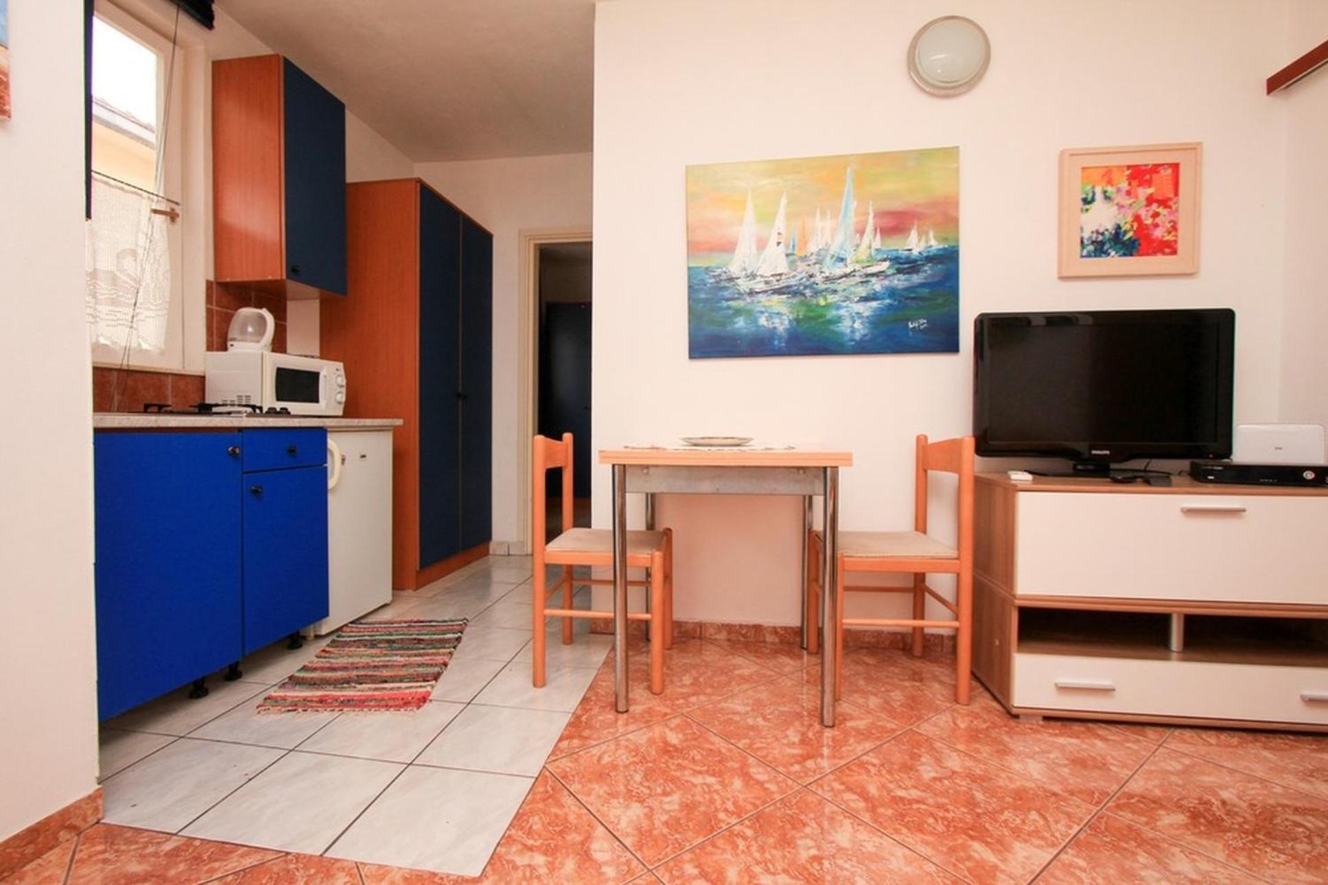One-Bedroom Apartment photo 1