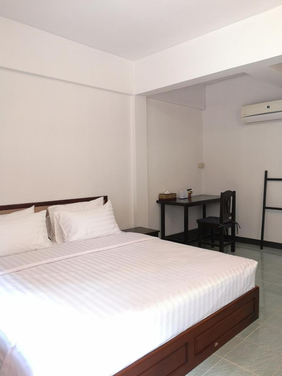Standard King Room photo 1