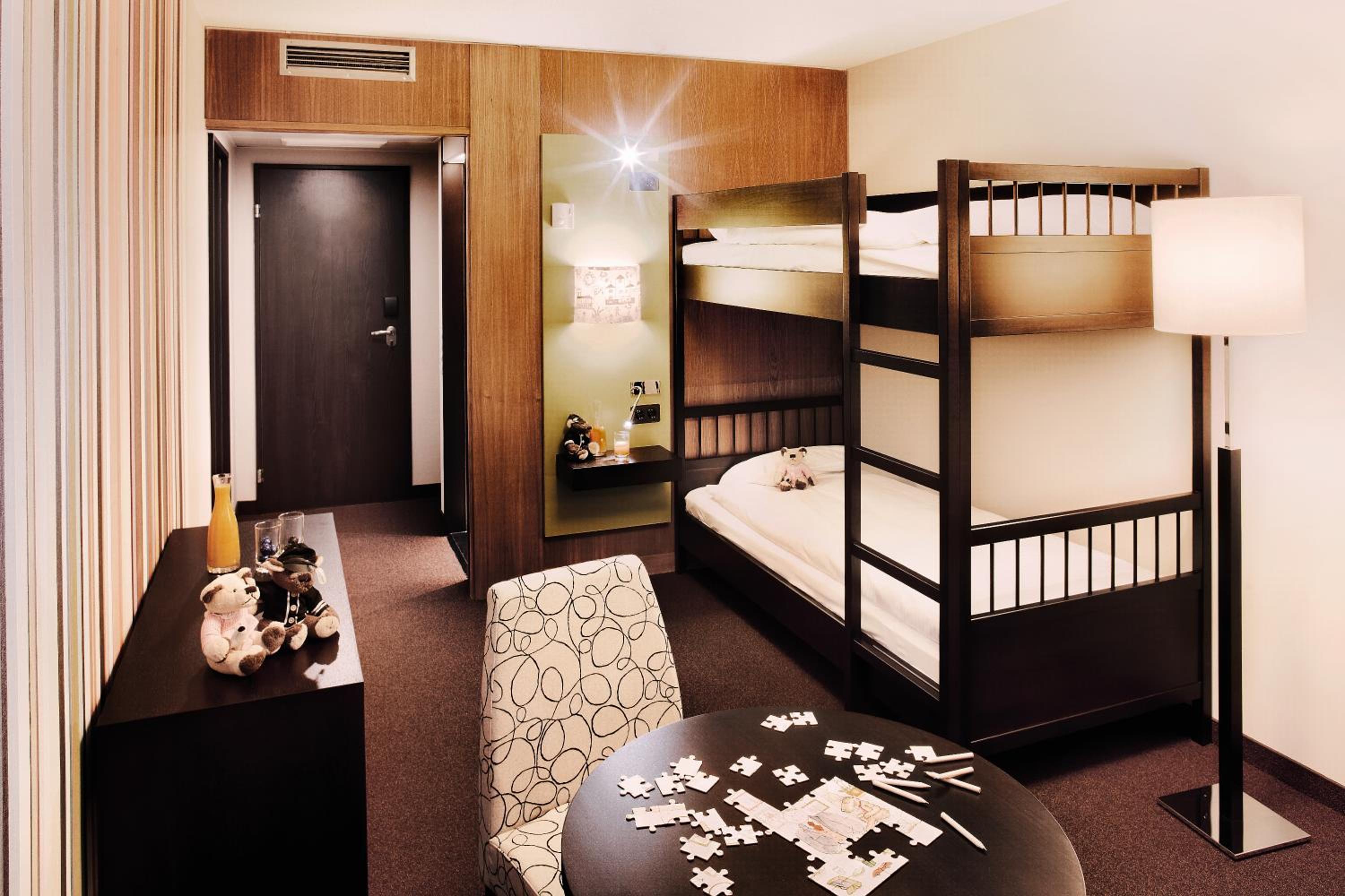 Family Room with Two Queen Beds - Photo 1