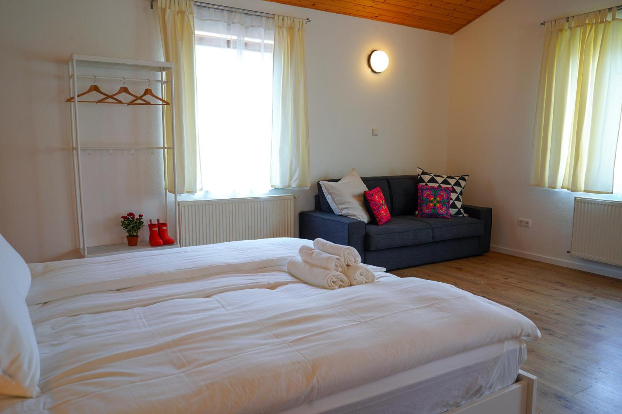 Studio Apartment - Photo 3