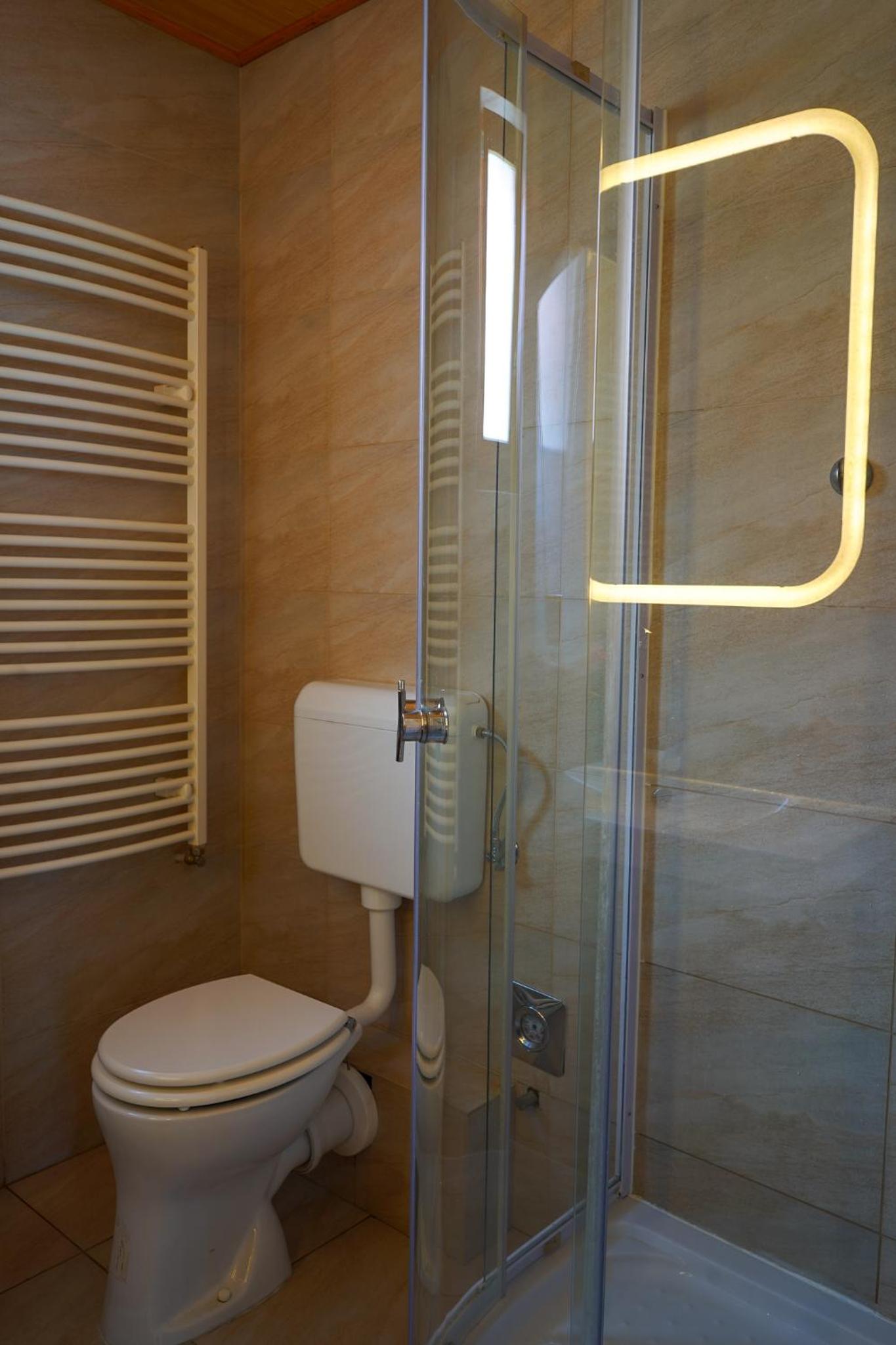 Studio Apartment - Photo 6