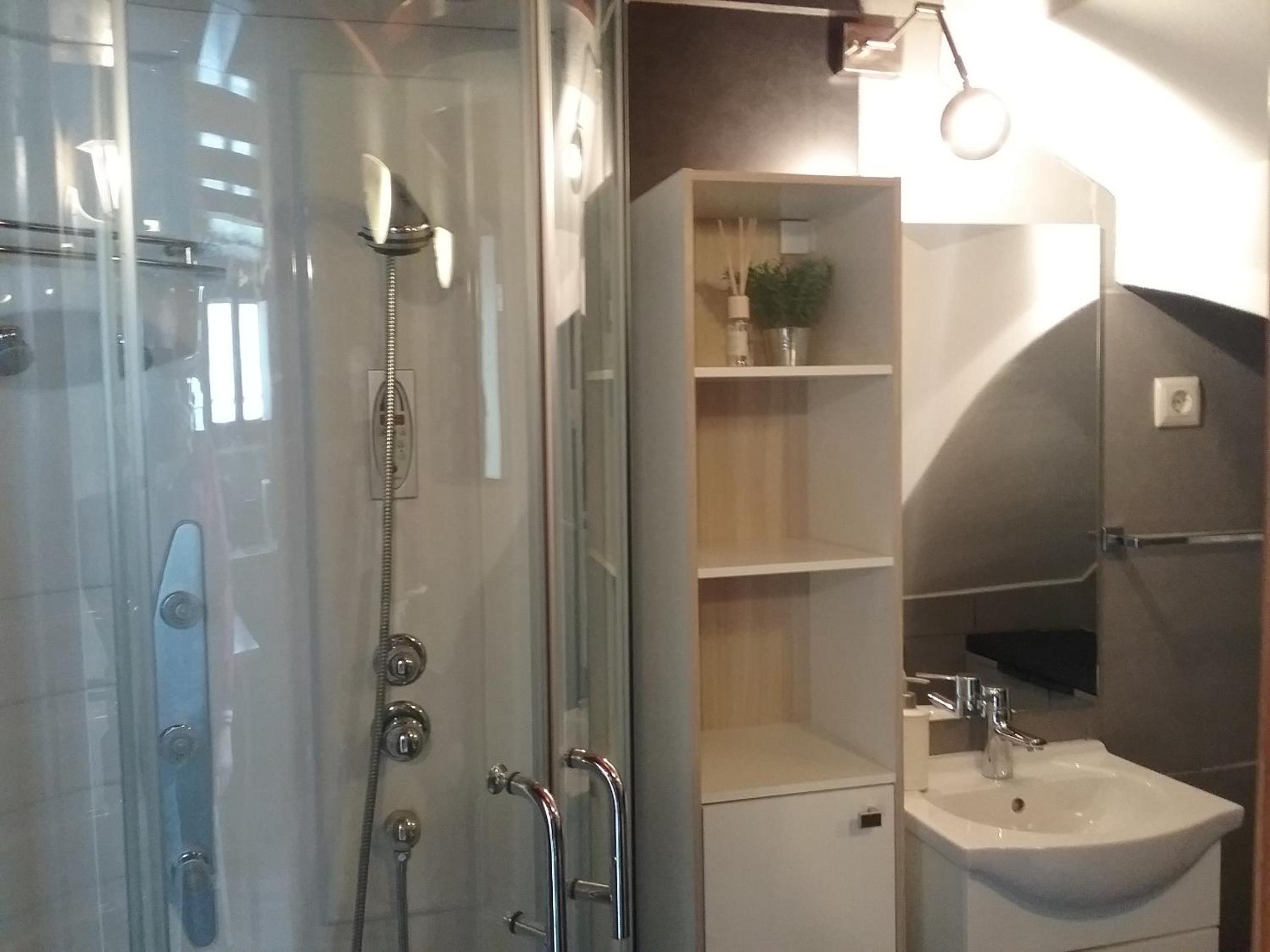 One-Bedroom House - Photo 12