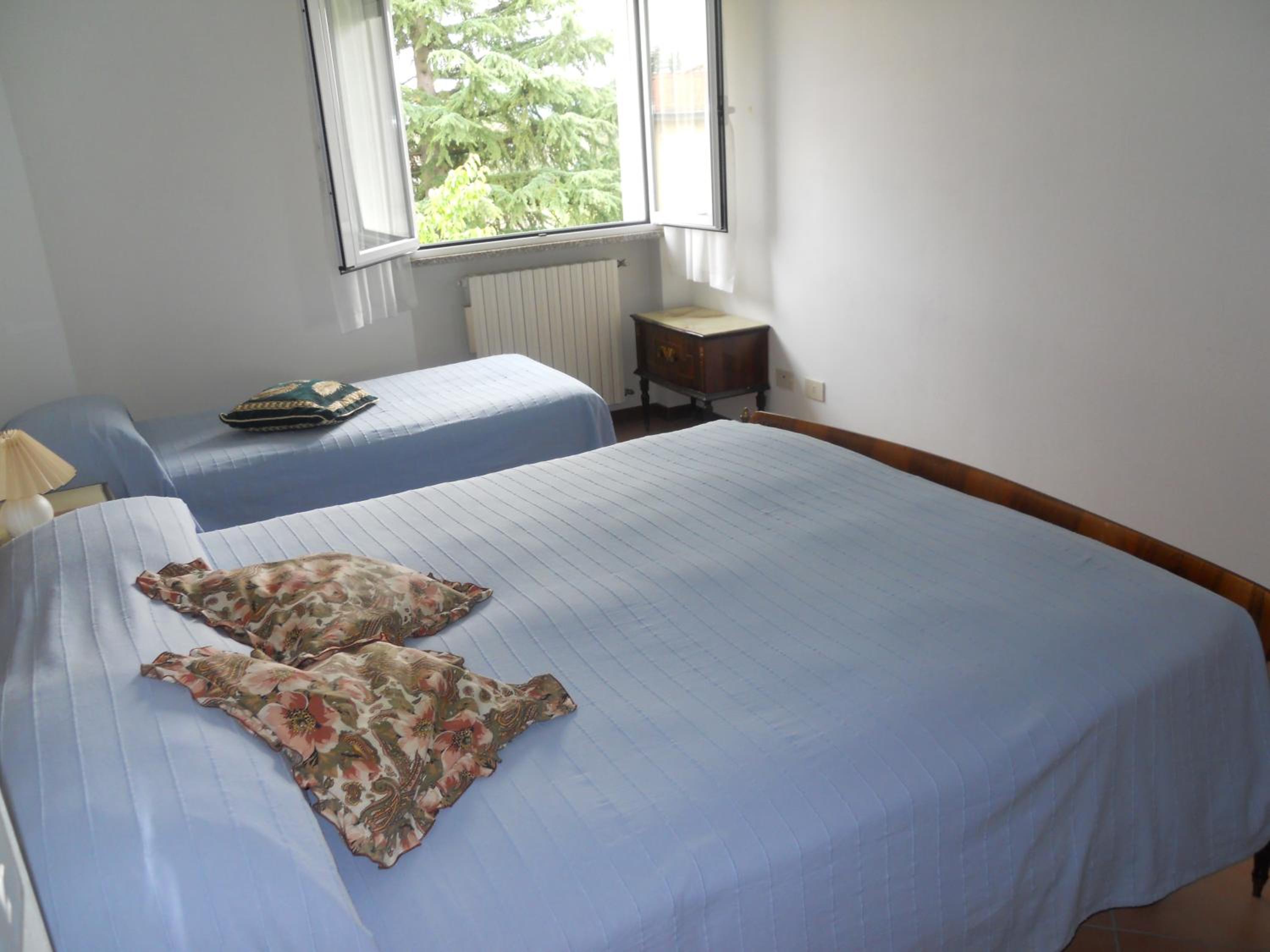 Triple Room with Shared Bathroom photo 2