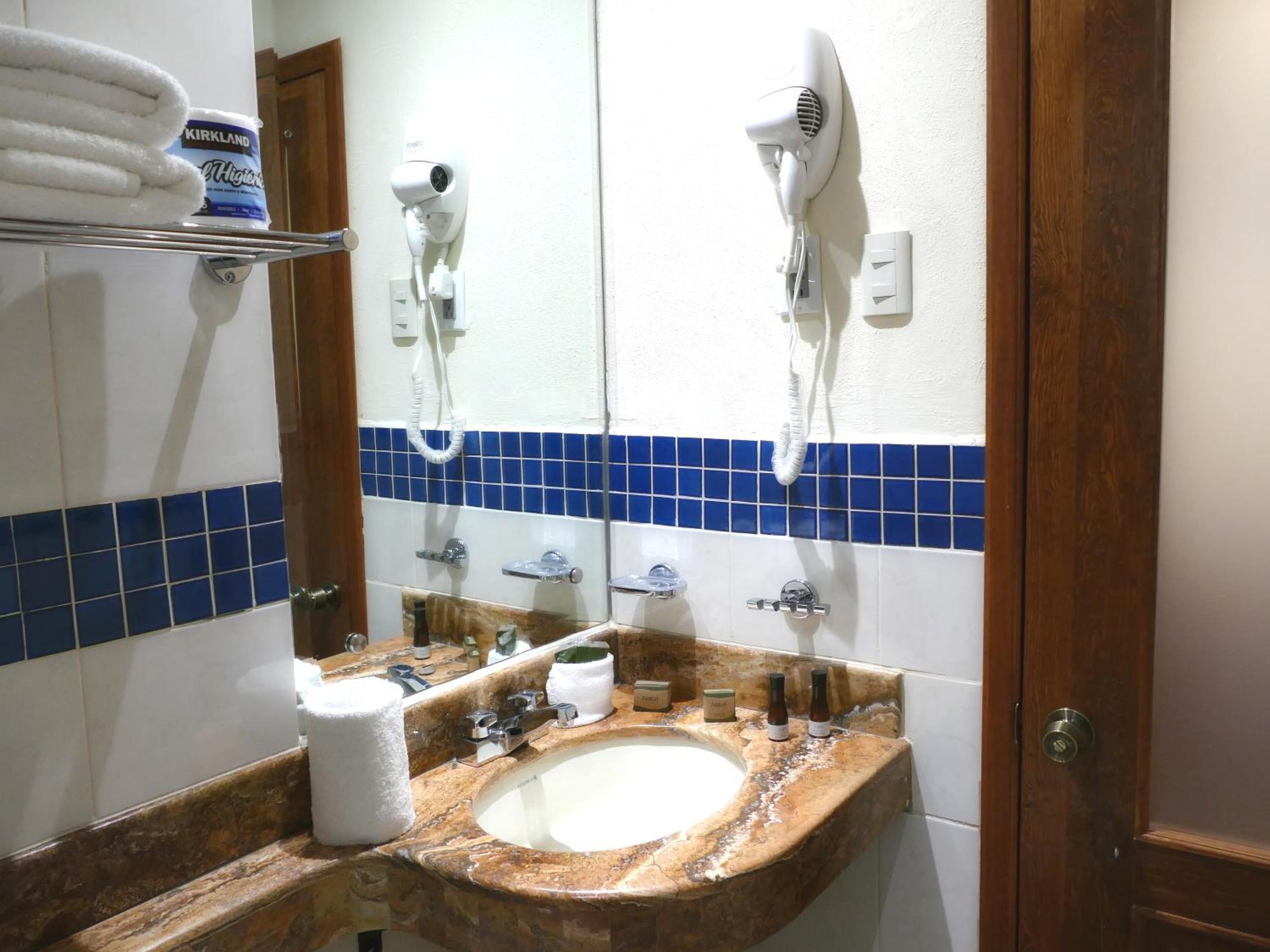 Double Room with Two Double Beds - Photo 15