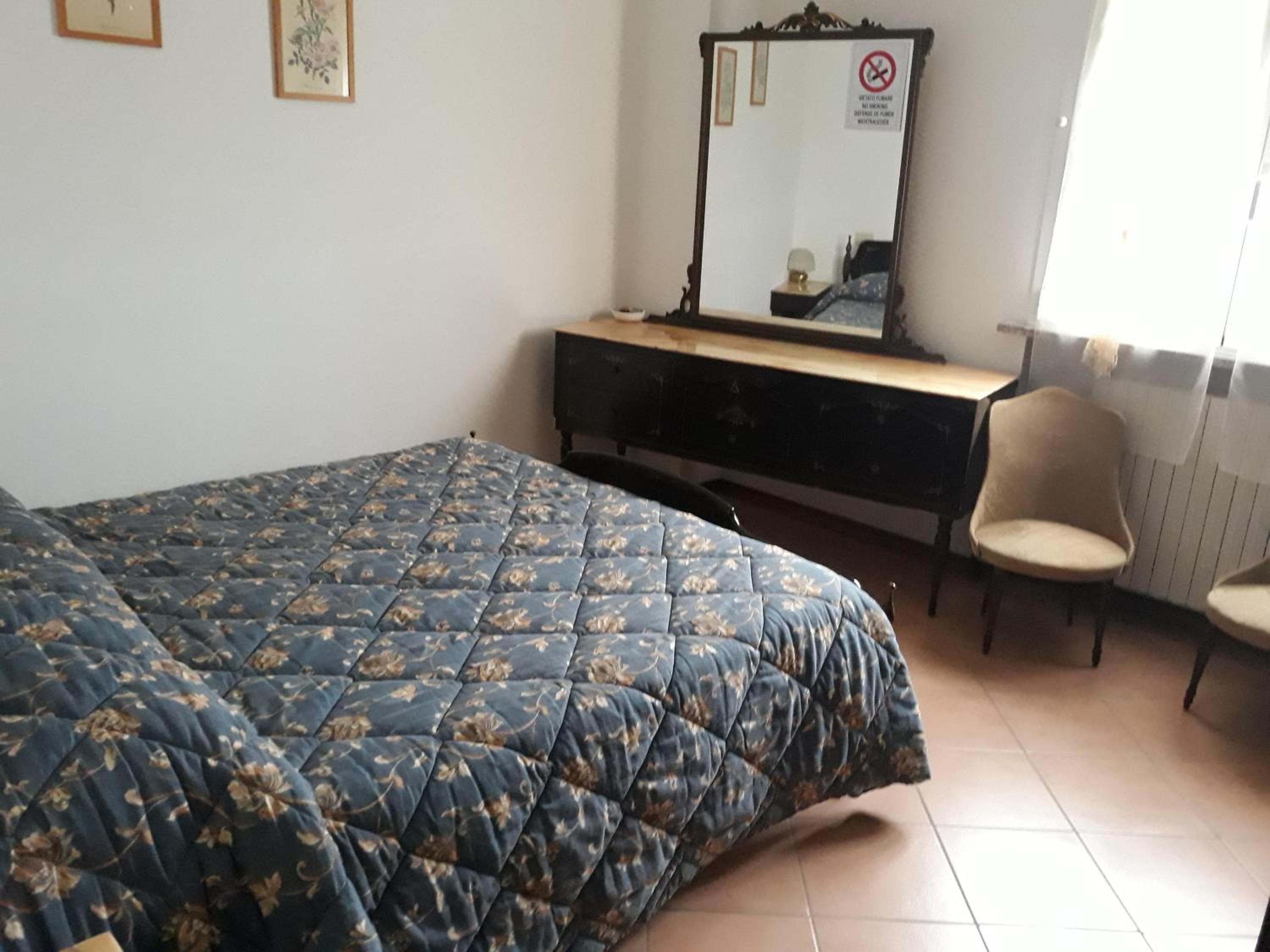 Standard Double Room with Shared Bathroom photo 2