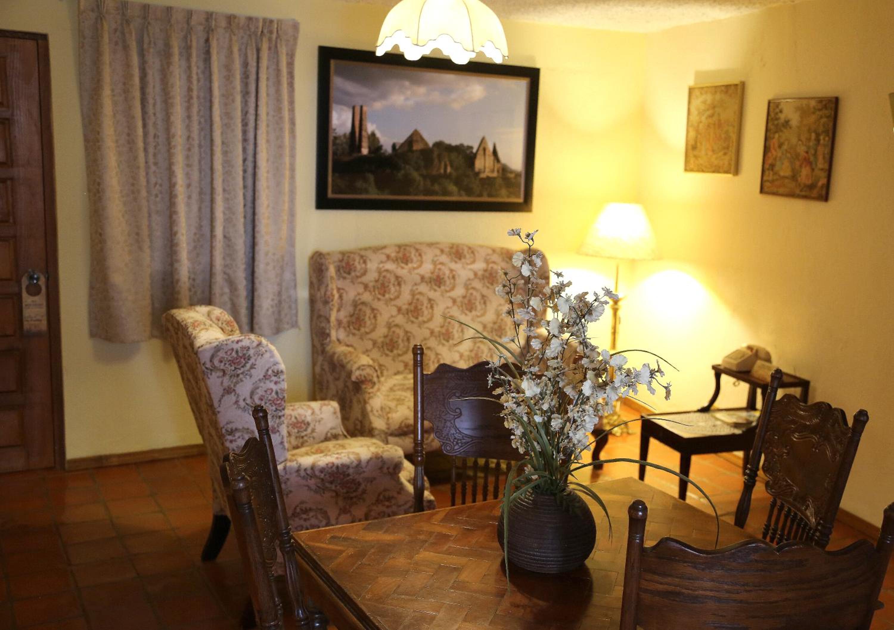 Two-Bedroom Suite - Photo 7