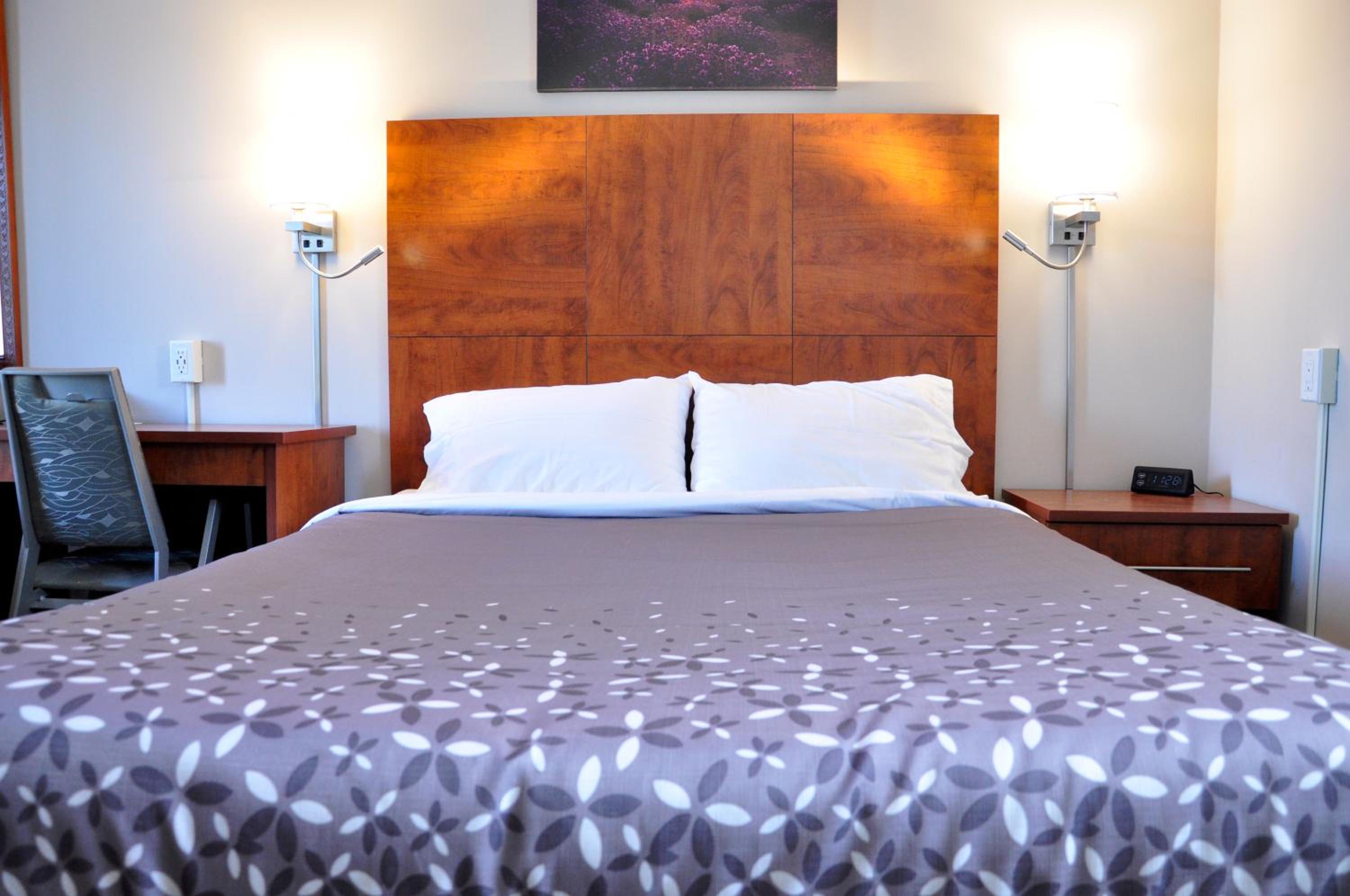 Deluxe Queen Room - Photo 2