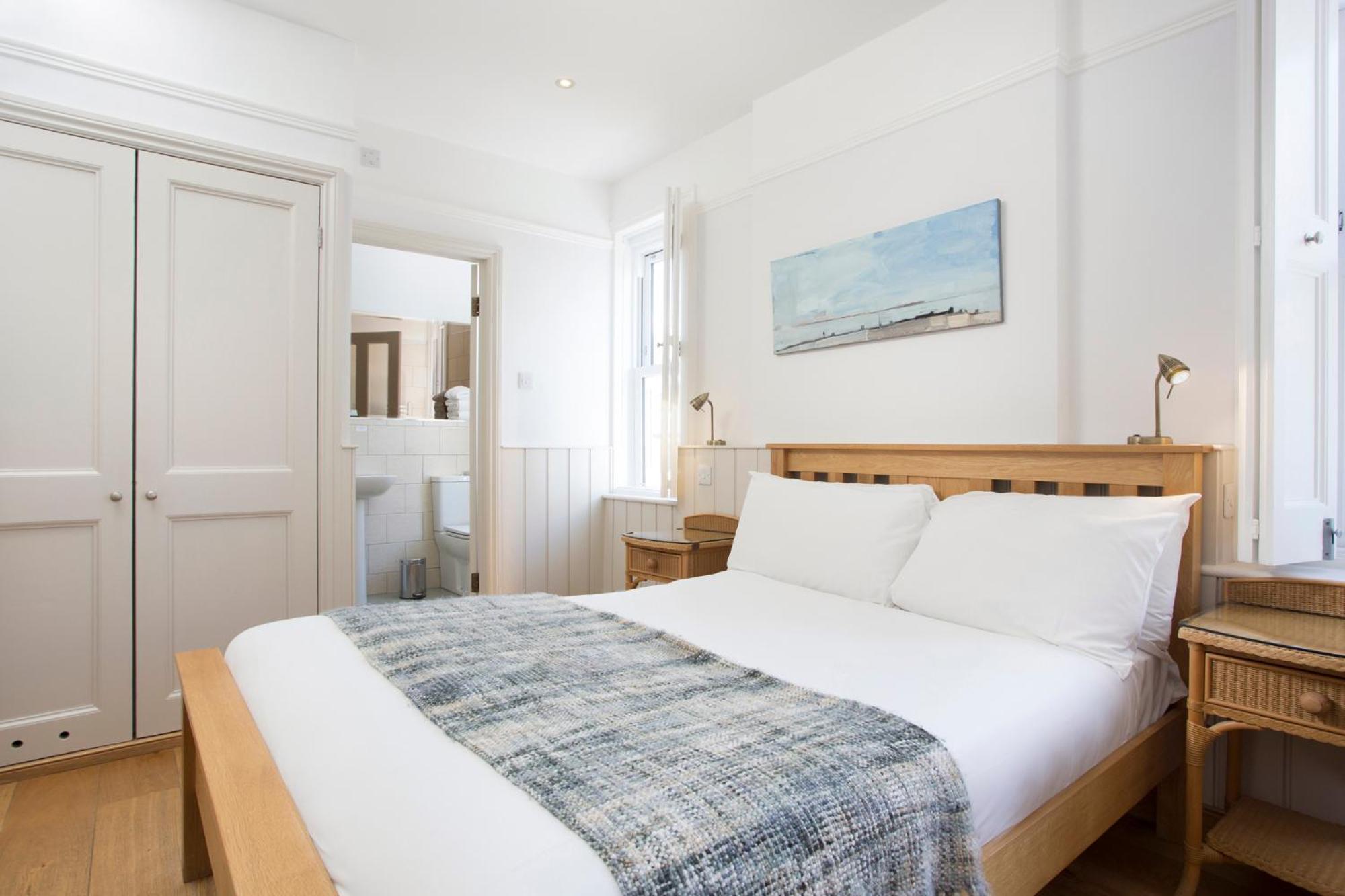 Deluxe Double Room with Side Sea View photo 2