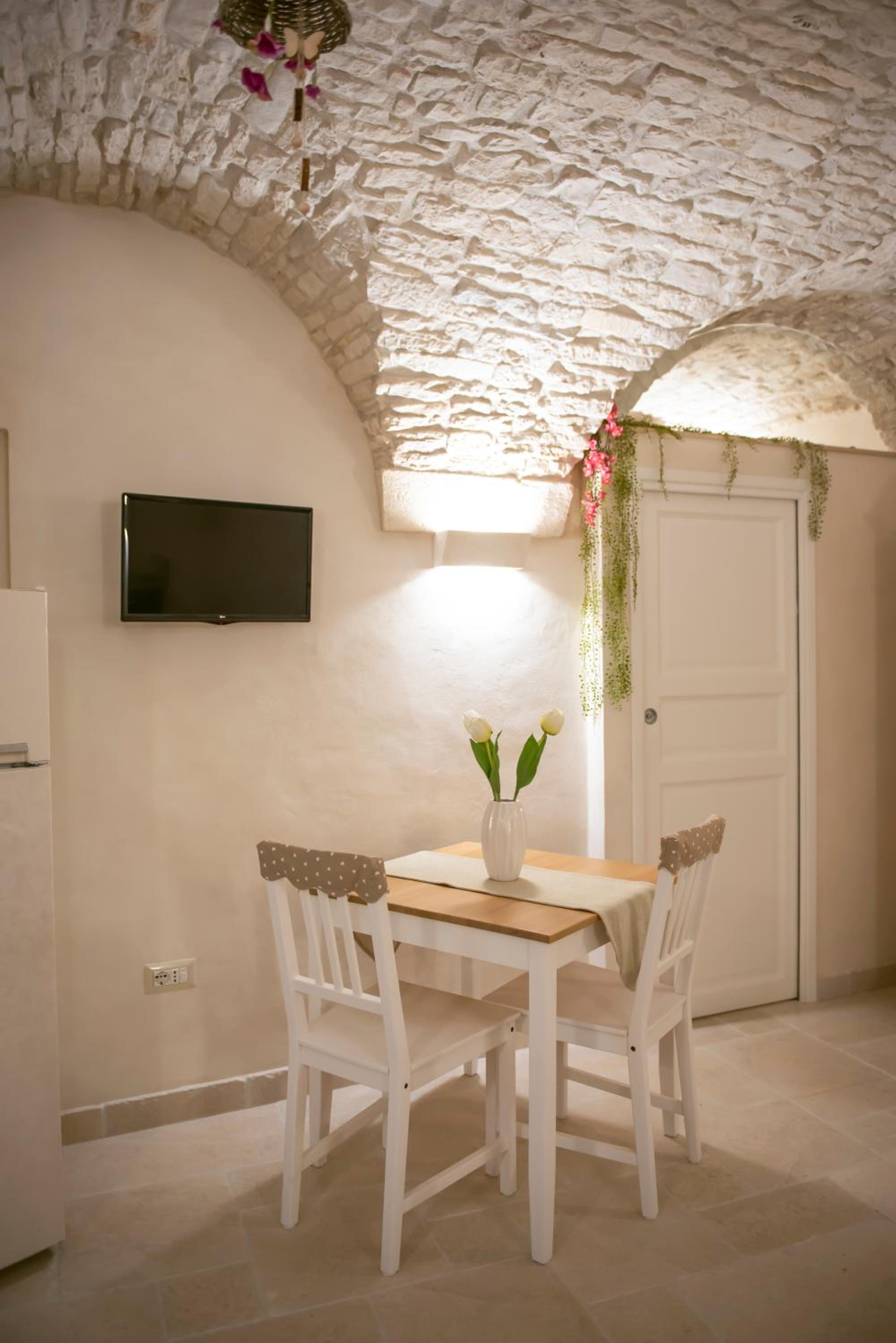 One-Bedroom House - Photo 11