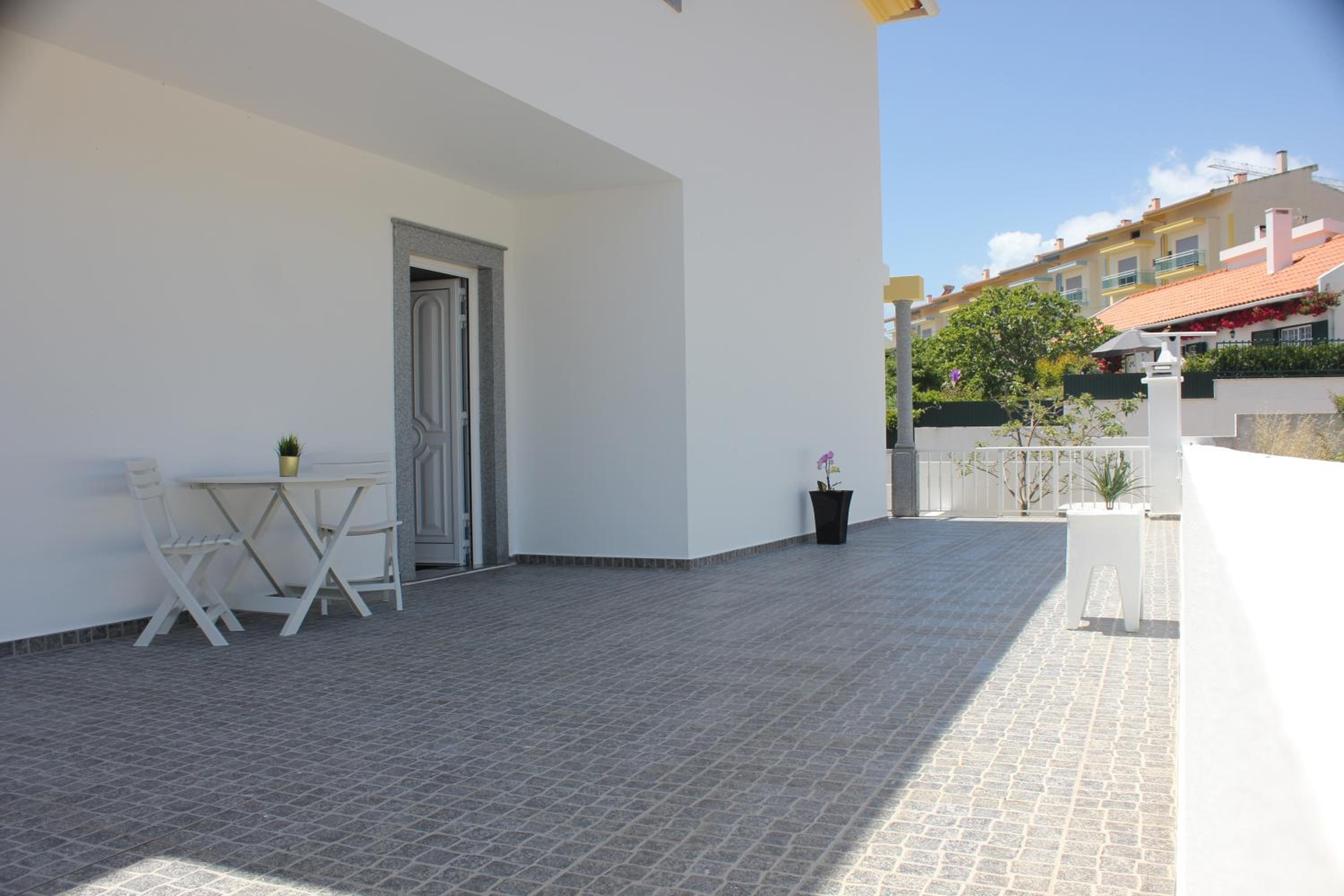 Large Double Room - Photo 12
