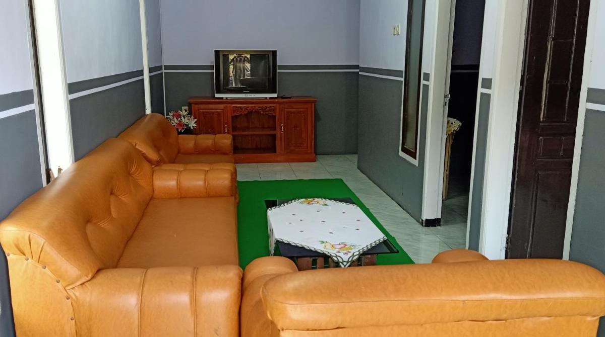 Three-Bedroom House - Photo 6