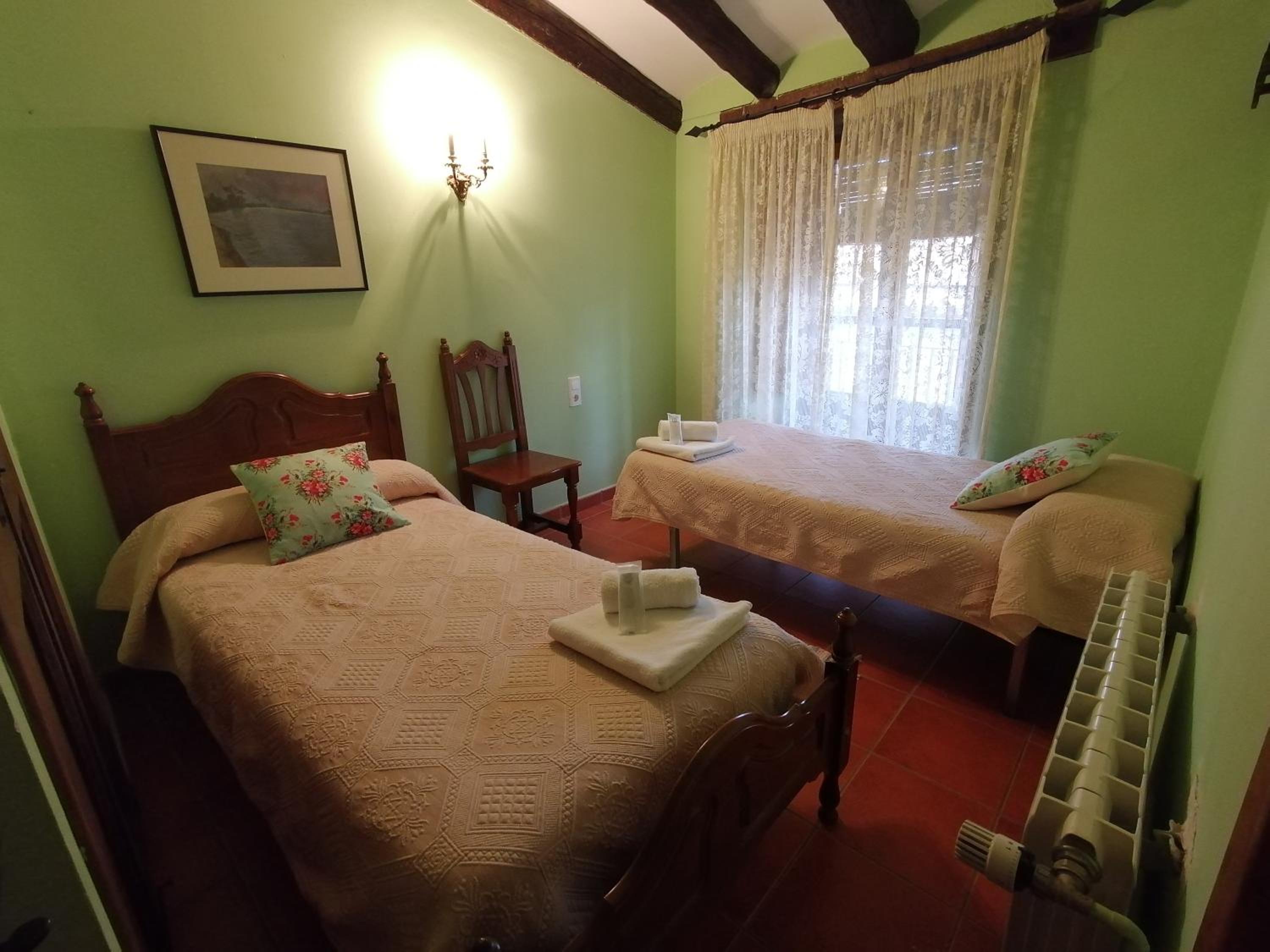 Quadruple Room with Balcony - Photo 2