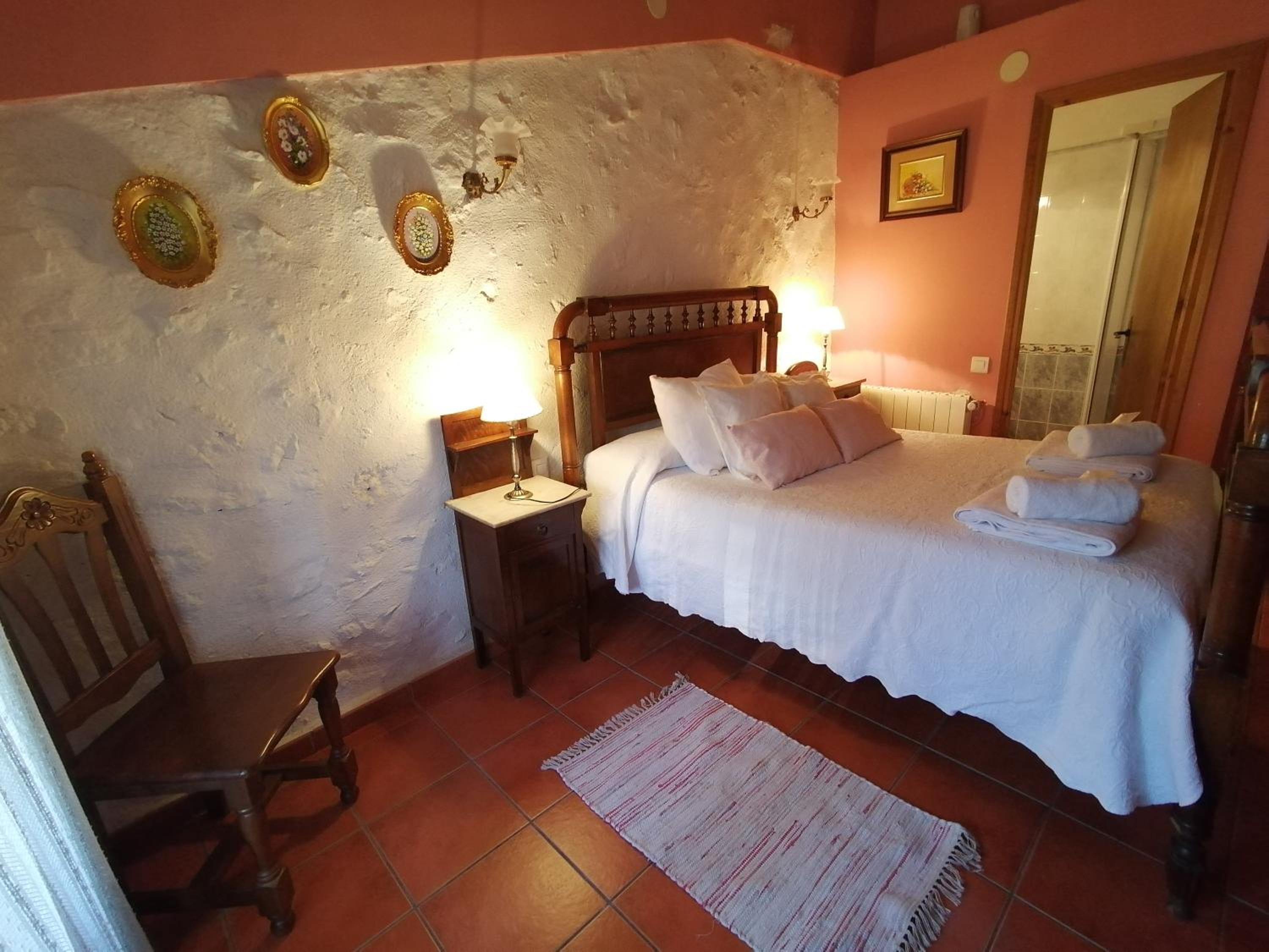 Quadruple Room with Balcony - Photo 5