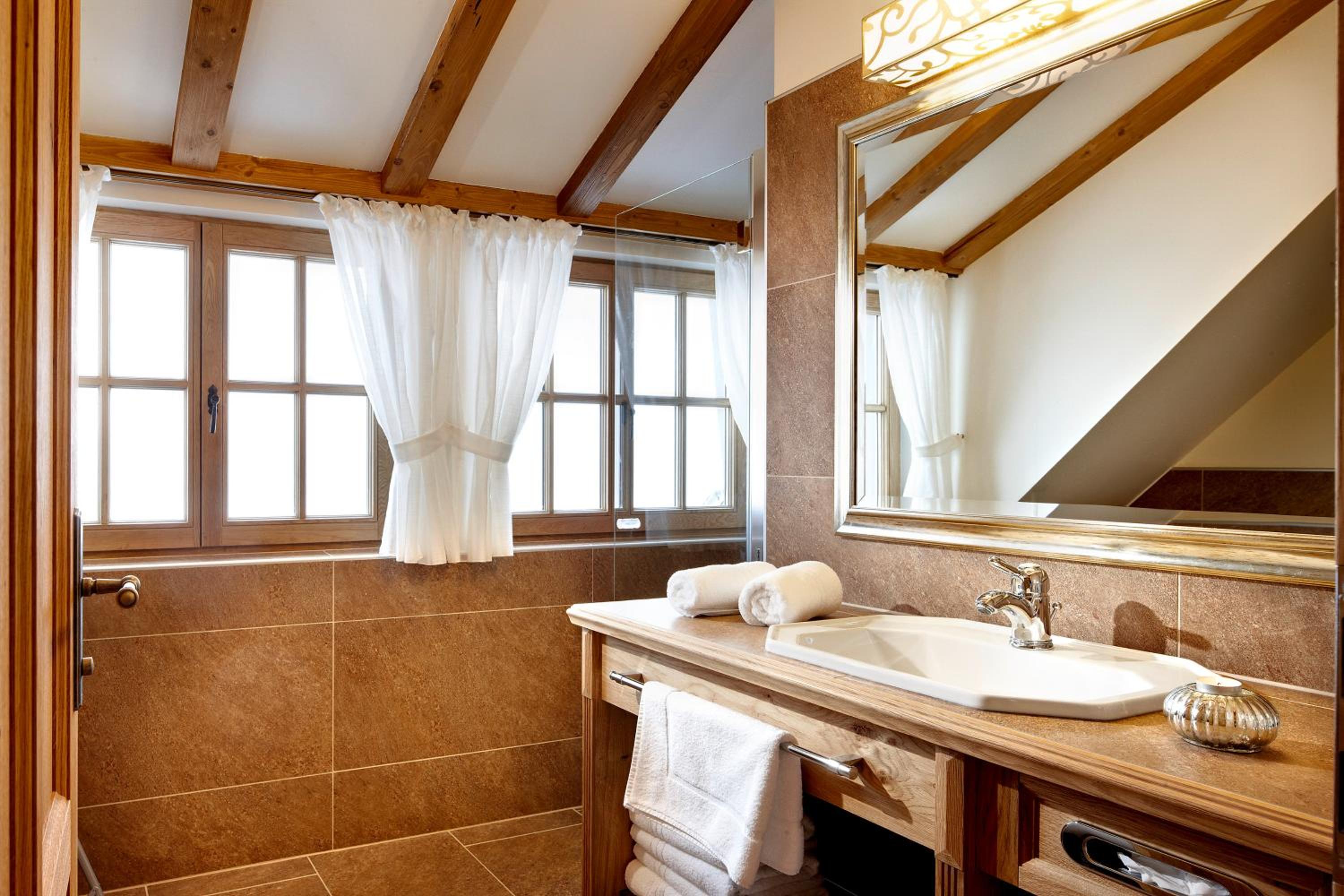 Two-Bedroom Suite - Photo 4