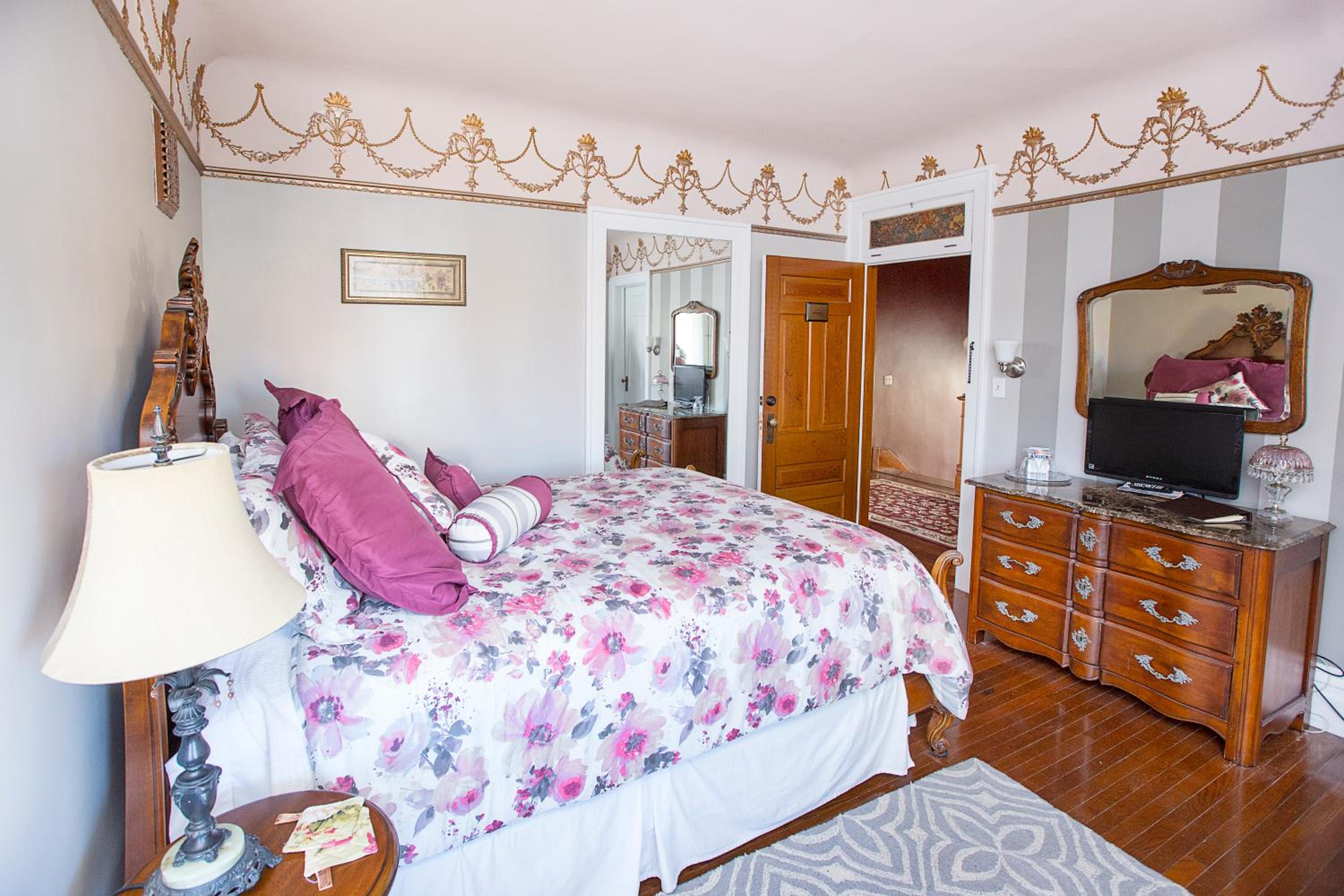 Queen Room with Balcony